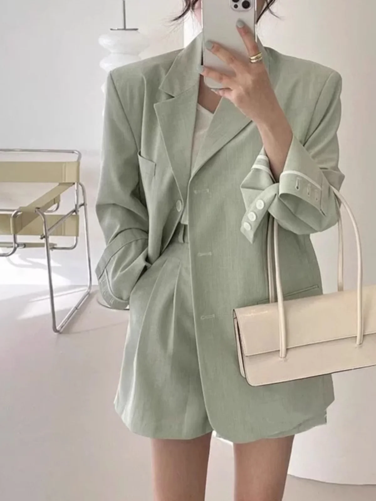 Elegant Thin Suit Jacket Women's High Waist A-Line Shorts Set with Elastic Waist Belt Autumn Fashion Outfit Casual Chic
Elegant Thin Suit Jacket Women's High Waist A-Line Shorts Set with Elastic Waist Belt Autumn Fashion Outfit Casual Chic