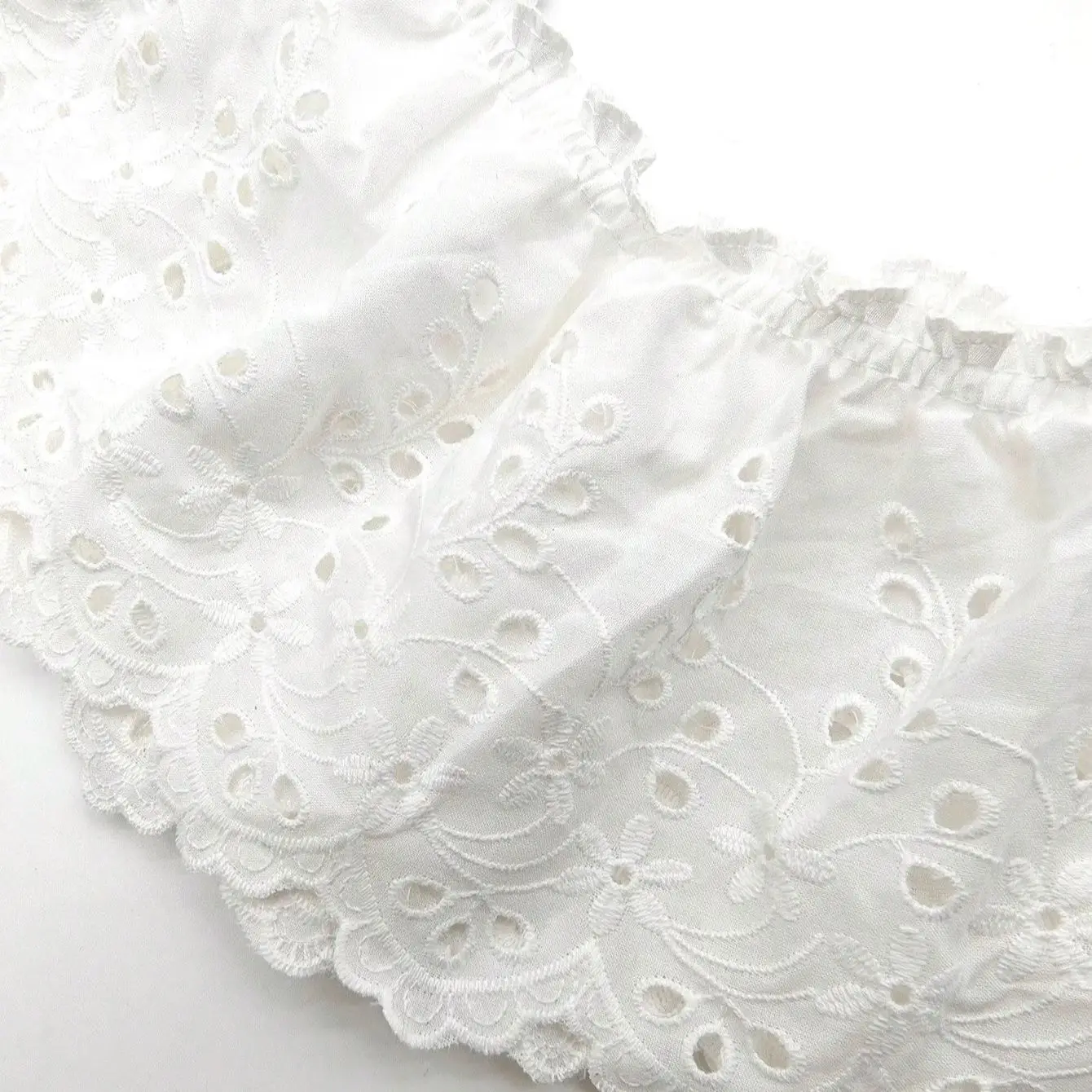 1 yard perforated hollow cotton pleated lace width 12CM skirt edge decoration lace dress home textile embroidery accessories
1 yard perforated hollow cotton pleated lace width 12CM skirt edge decoration lace dress home textile embroidery accessories