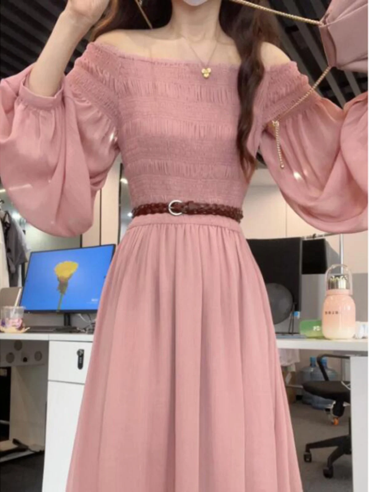 Unique Beautiful Pink One-Shoulder Dress Gentle Style Design Sensation Little Audience Absolutely Beautiful Long Skirt
Unique Beautiful Pink One-Shoulder Dress Gentle Style Design Sensation Little Audience Absolutely Beautiful Long Skirt