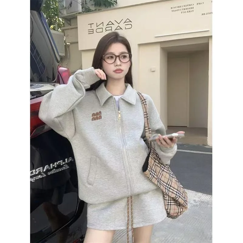 American Casual Set Women's Letter Collar Sweatshirt Jacket Autumn Elastic Waist Skirt Grey Two-Piece Set Women
American Casual Set Women's Letter Collar Sweatshirt Jacket Autumn Elastic Waist Skirt Grey Two-Piece Set Women