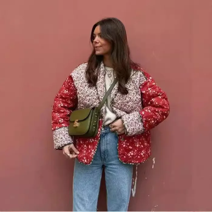 Осень-зима 2024, новая модная повседневная свободная хлопковая куртка с отложным воротником и цветными блоками для женщин
Осень-зима 2024, новая модная повседневная свободная хлопковая куртка с отложным воротником и цветными блоками для женщин