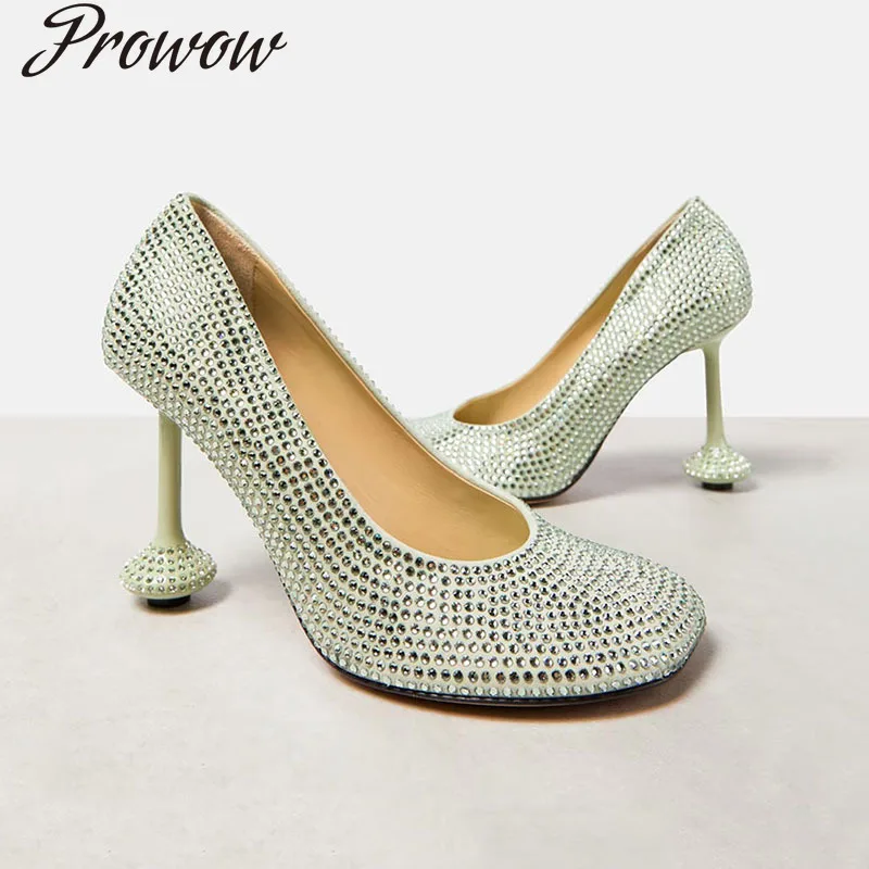 Новые роскошные женские туфли-лодочки европейских и американских дизайнеров с нестандартными высокими каблуками и стразами
Новые роскошные женские туфли-лодочки европейских и американских дизайнеров с нестандартными высокими каблуками и стразами