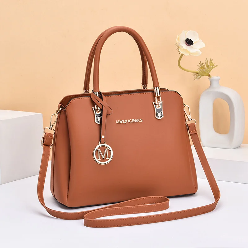 Women Leather Bags Women's Lady's Handbag M Metal Decoration Large Capacity Single Shoulder Messenger Pu
Women Leather Bags Women's Lady's Handbag M Metal Decoration Large Capacity Single Shoulder Messenger Pu