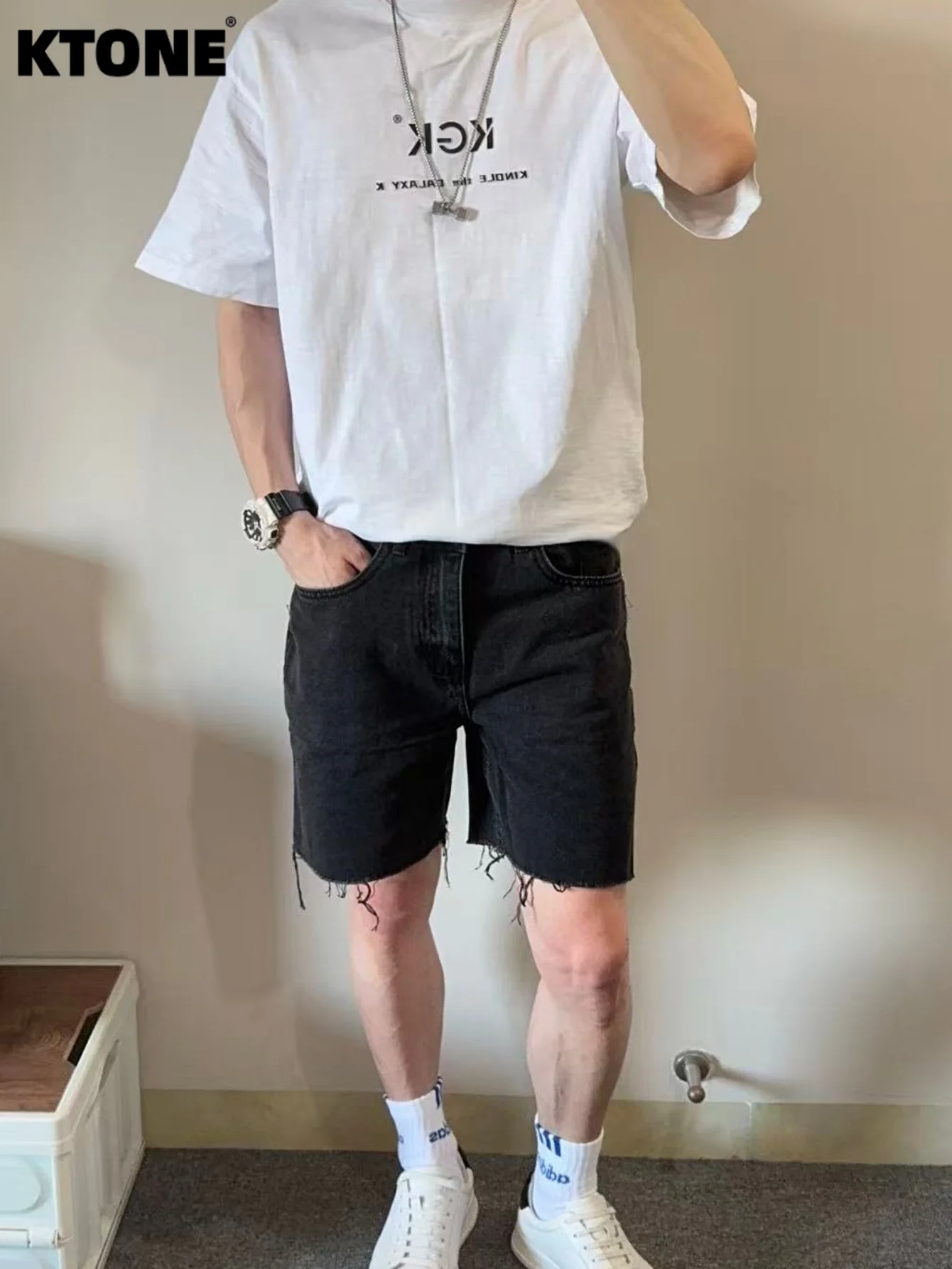 Y2K Jeans Men's Black Slim Denim Shorts Hip Hop Light Retro Drip No accessories or belts included
Y2K Jeans Men's Black Slim Denim Shorts Hip Hop Light Retro Drip No accessories or belts included