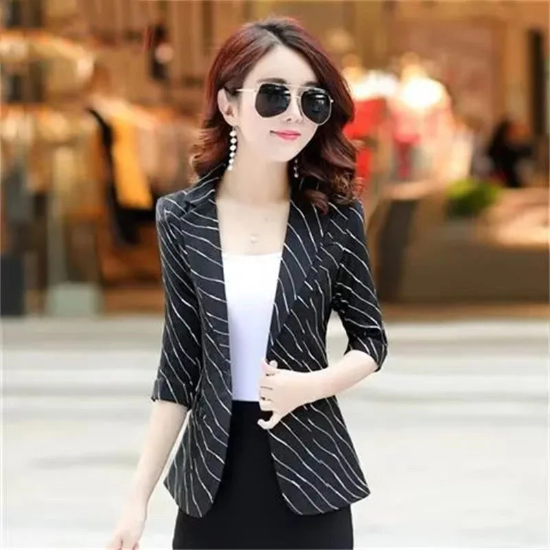 Seven Sleeve Striped Suit Women's Blazer New 2025 Spring Autumn New Korean Version Slim Casual Suit Coat Top Casaco Feminino
Seven Sleeve Striped Suit Women's Blazer New 2025 Spring Autumn New Korean Version Slim Casual Suit Coat Top Casaco Feminino