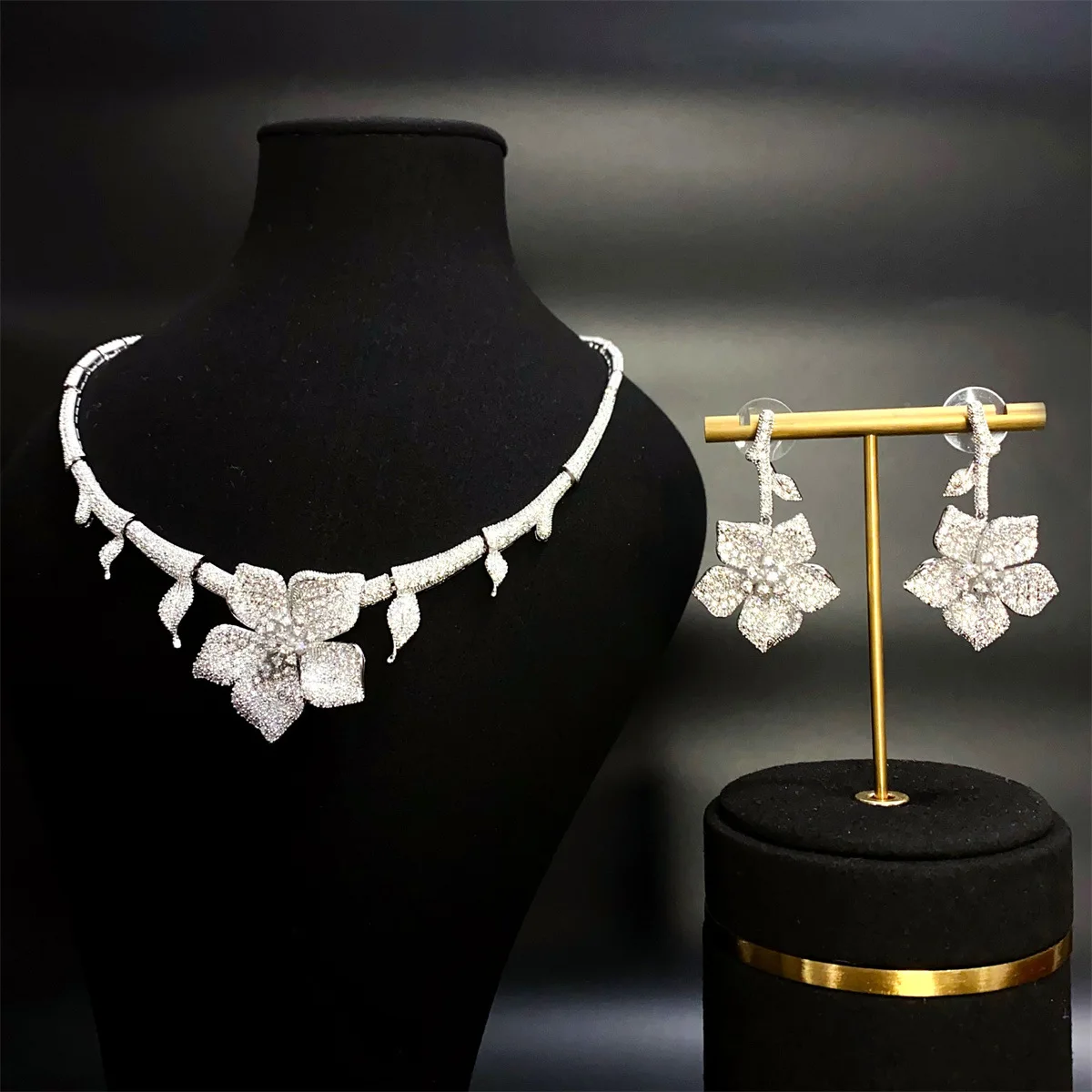 Fashionable atmospheric micro-set bamboo flower necklace earrings women's set bridal engagement party banquet accessories M-202
Fashionable atmospheric micro-set bamboo flower necklace earrings women's set bridal engagement party banquet accessories M-202