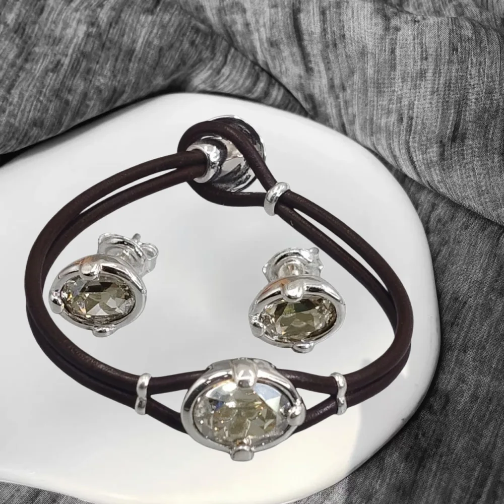 2026 Spain Bright and Exquisite Colored Crystal Earrings, Leather Rope Bracelets, Jewelry Sets, Popular Gifts
2026 Spain Bright and Exquisite Colored Crystal Earrings, Leather Rope Bracelets, Jewelry Sets, Popular Gifts