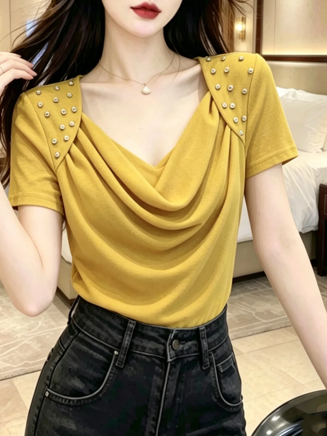 Summer Women's Slim Fit V-Neck Short Sleeve T-Shirt Rhinestone Decorated Fashionable Top Korean Style Commute Wind Regular Sl...
Summer Women's Slim Fit V-Neck Short Sleeve T-Shirt Rhinestone Decorated Fashionable Top Korean Style Commute Wind Regular Sl...