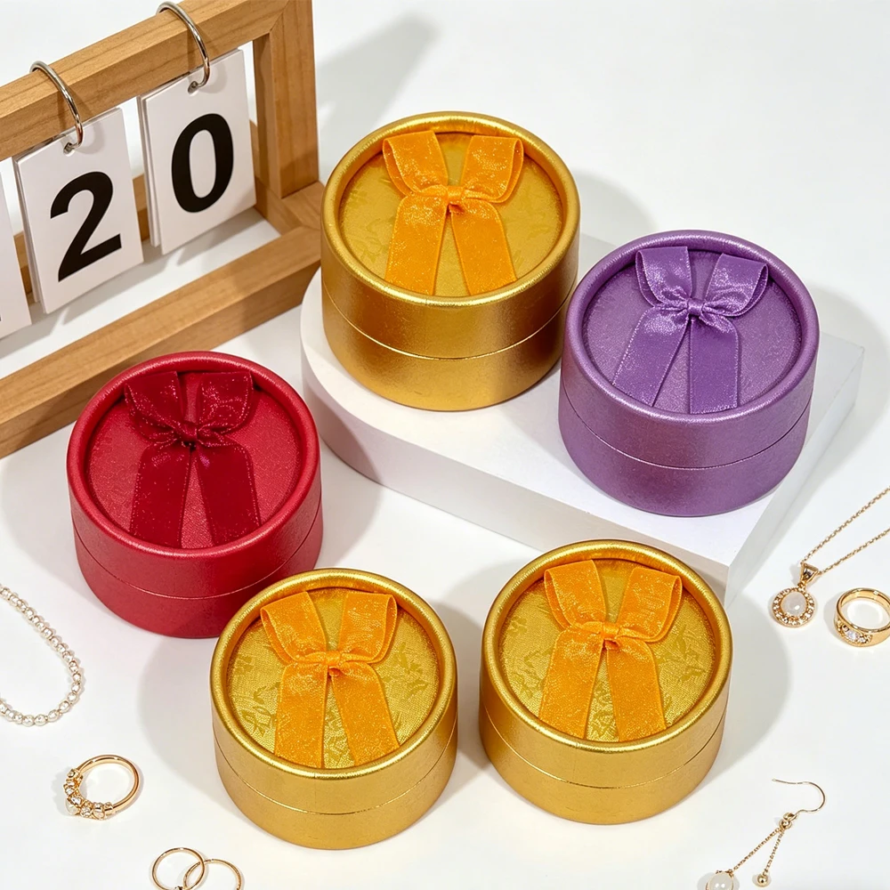 32Pcs 5.5x5.5x3.5cm Gold Women Small Mini Round Gift Packaging Box Heaven Earth Cover Jewelry Boxes for Rings With Bow Velvet
32Pcs 5.5x5.5x3.5cm Gold Women Small Mini Round Gift Packaging Box Heaven Earth Cover Jewelry Boxes for Rings With Bow Velvet