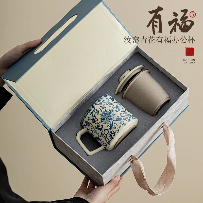 Ru Kiln Blue and White Auspicious Office Cup Tea Separation Ceramic Mug Cup Box Business Tea Brewing Cup
Ru Kiln Blue and White Auspicious Office Cup Tea Separation Ceramic Mug Cup Box Business Tea Brewing Cup