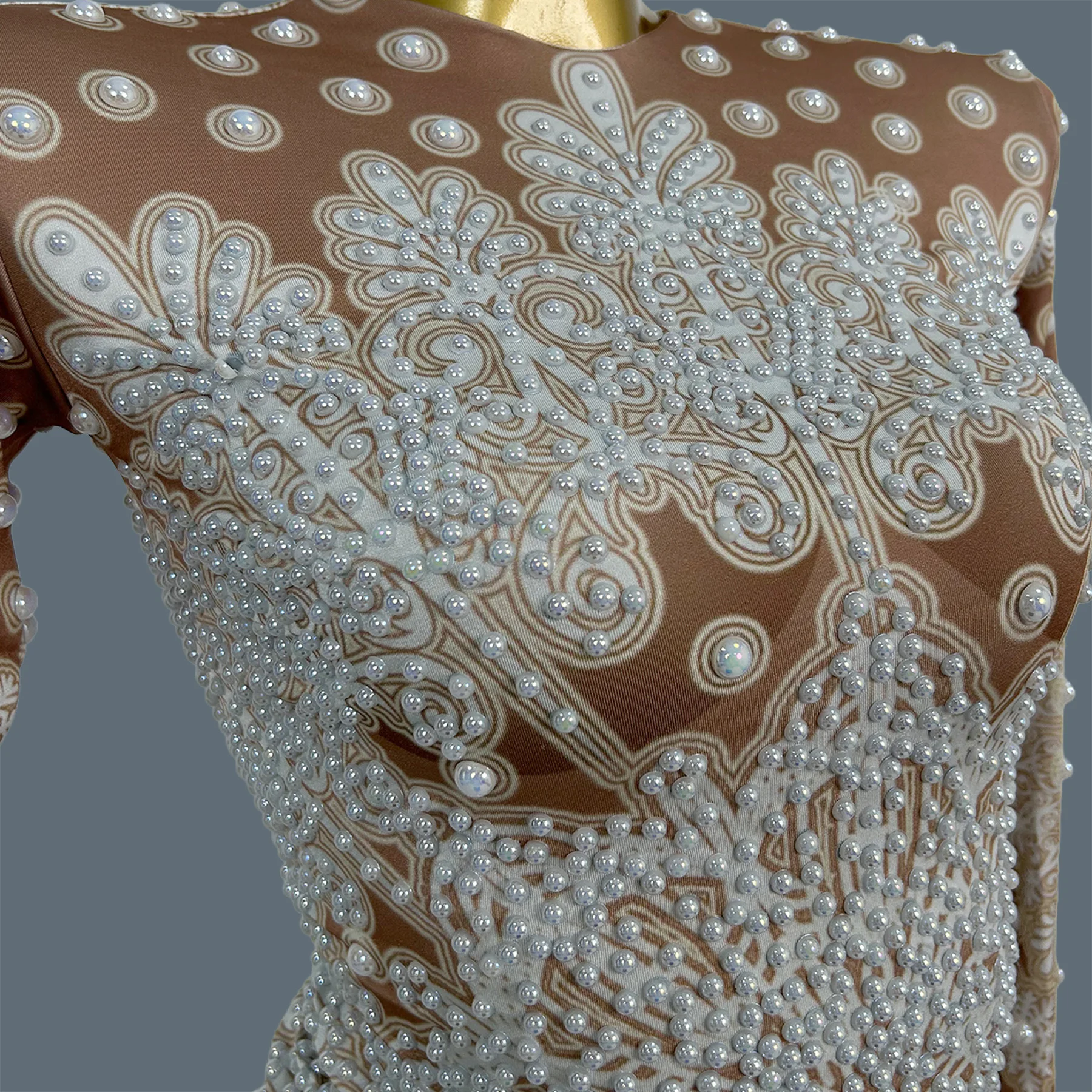 Sparkly Rhinestone Elegant Caramel Dress White Pearl Snowflake Long Sleeve Form-Fitting Design Wedding Party Sexy Wear Xuehuaqun
Sparkly Rhinestone Elegant Caramel Dress White Pearl Snowflake Long Sleeve Form-Fitting Design Wedding Party Sexy Wear Xuehuaqun
