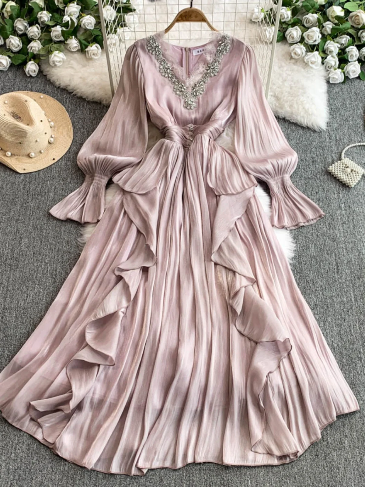 Ele V-ne Long Sve Gown with Bell Sves And High Waist Design in Chiffon for Women Ci Commute Spring Faion
Ele V-ne Long Sve Gown with Bell Sves And High Waist Design in Chiffon for Women Ci Commute Spring Faion