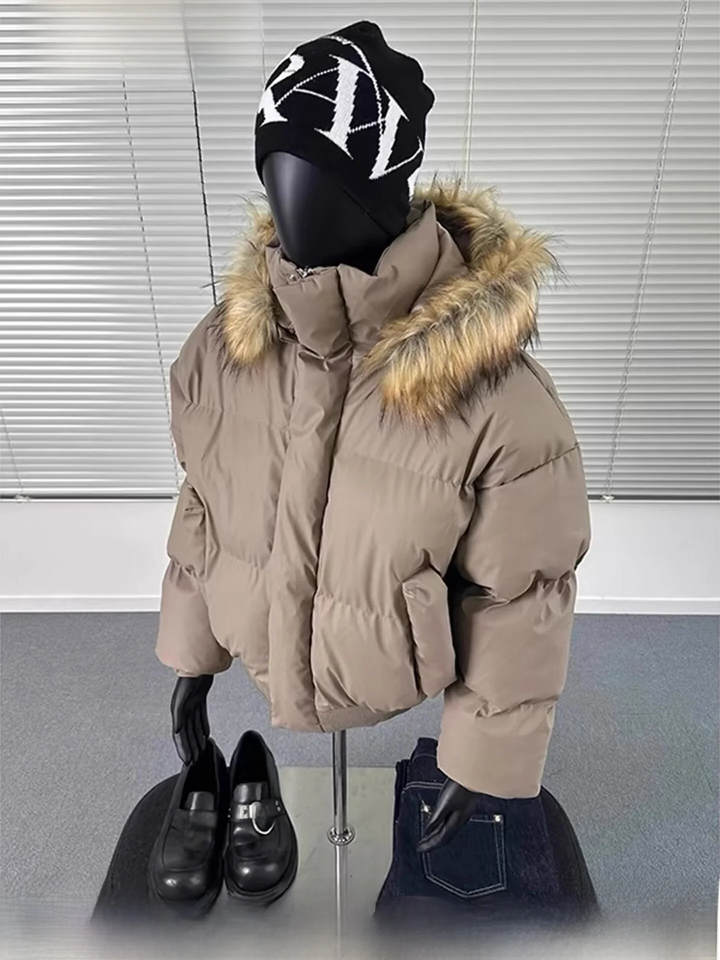 Утепленная хлопковая куртка мужская зимняя с меховым воротником, в стиле милитари, повседневная, с капюшоном, деконструированного кроя
Утепленная хлопковая куртка мужская зимняя с меховым воротником, в стиле милитари, повседневная, с капюшоном, деконструированного кроя