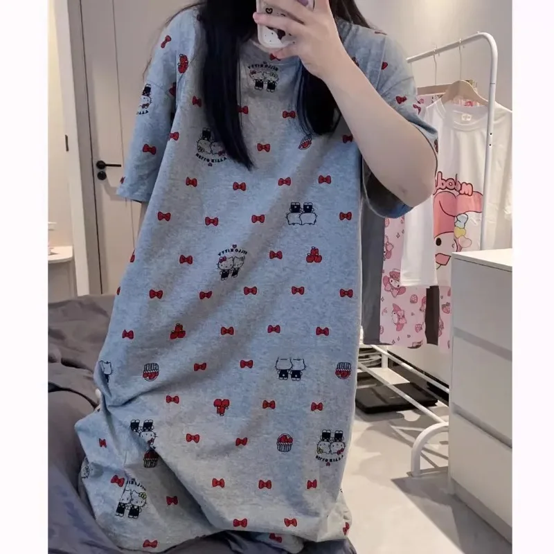Серая ночная рубашка Hello Kitty, милая пижама из чистого хлопка с героями мультфильмов, новая летняя женская свободная пижама, платье Sanrio Hello Kitty.
Серая ночная рубашка Hello Kitty, милая пижама из чистого хлопка с героями мультфильмов, новая летняя женская свободная пижама, платье Sanrio Hello Kitty.