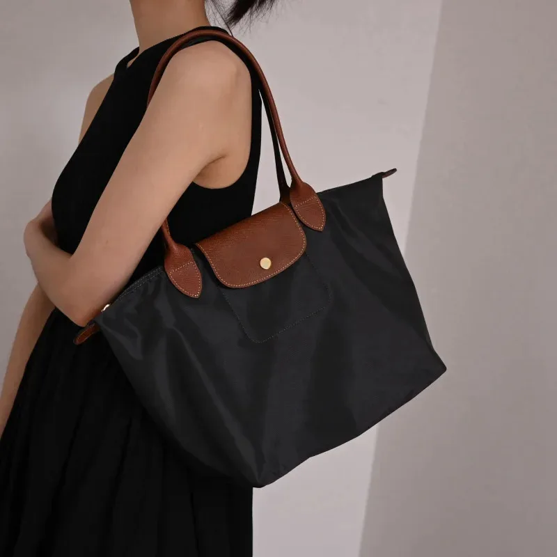 2025 Designer Bags Fashion Women Cosmetic Tote Handbag Large Capacity Computer Beach Travel Nylon Shoulder Casual
2025 Designer Bags Fashion Women Cosmetic Tote Handbag Large Capacity Computer Beach Travel Nylon Shoulder Casual