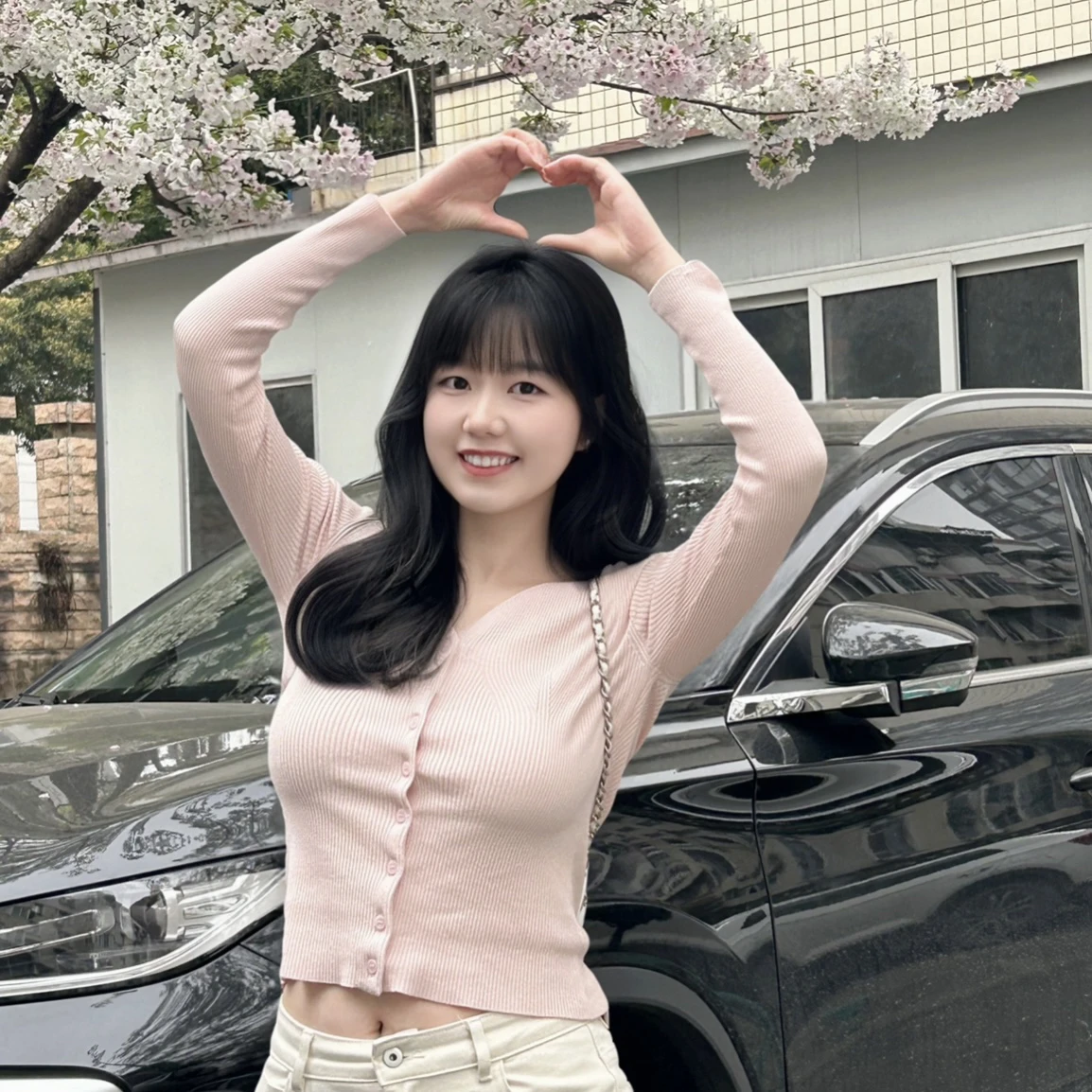 Нежный вязаный кардиган Sweet Sle с длинными рукавами, светло-розовый, приталенный, с V-образным вырезом, весна-осень, универсальный, с эффектом прохлады, с цветочным узором, женский.
Нежный вязаный кардиган Sweet Sle с длинными рукавами, светло-розовый, приталенный, с V-образным вырезом, весна-осень, универсальный, с эффектом прохлады, с цветочным узором, женский.