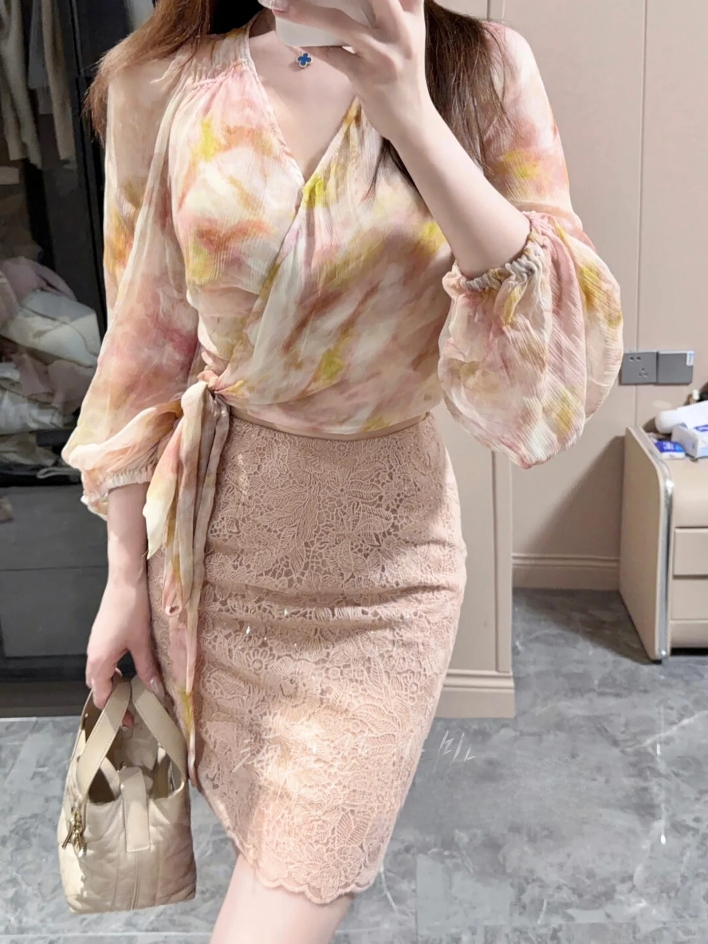 Elegant Over-Knee Skirt with Lace Design Slimming Shiny Half-length Women's Fashion High-waist Bubble Skirts
Elegant Over-Knee Skirt with Lace Design Slimming Shiny Half-length Women's Fashion High-waist Bubble Skirts