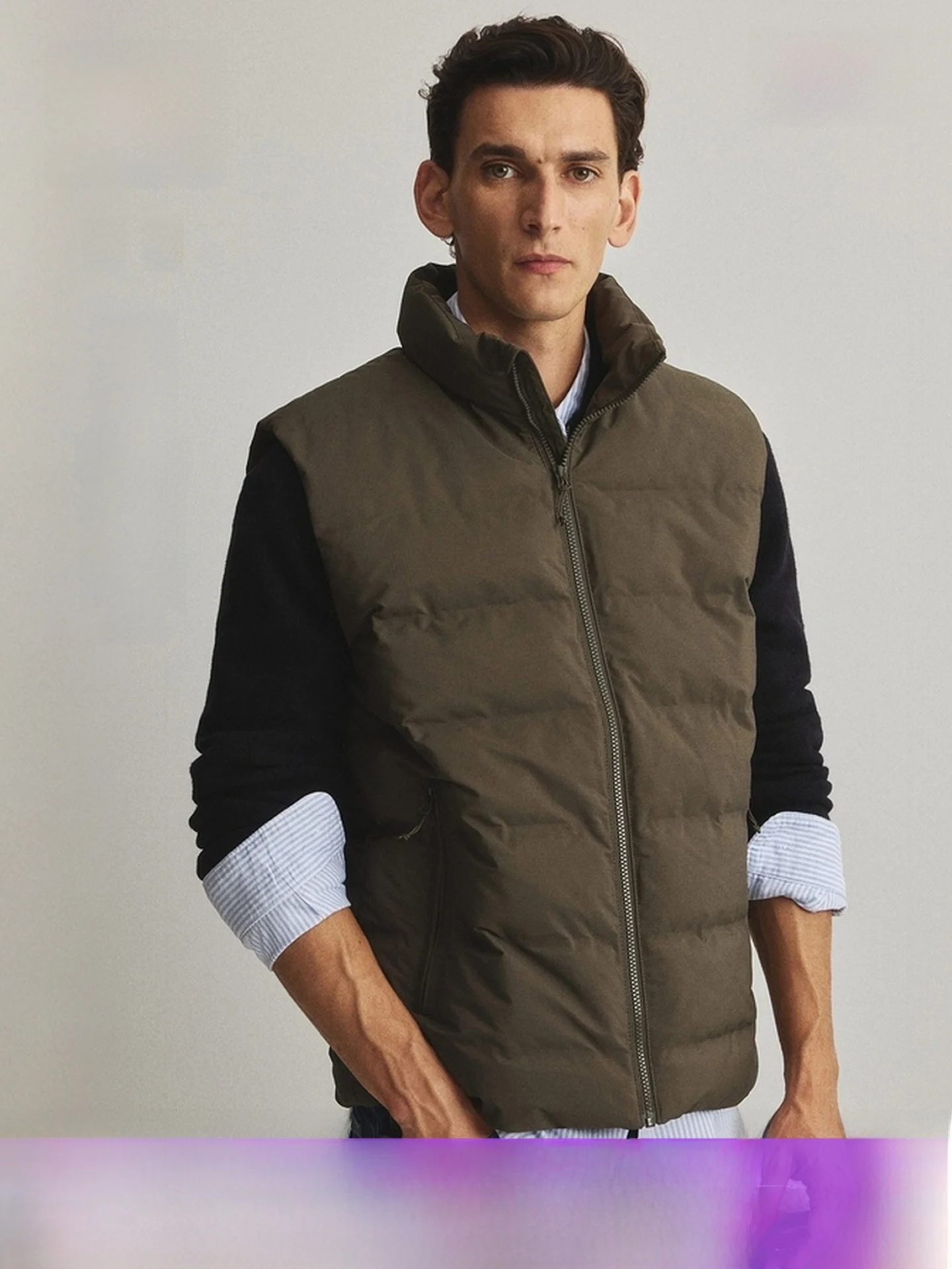 Мужская хлопковая куртка с воротником-стойкой, зимняя, повседневная, водоотталкивающая, ветрозащитная, для активного отдыха, 100% полиэстер, стандартный крой, прямой силуэт.
Мужская хлопковая куртка с воротником-стойкой, зимняя, повседневная, водоотталкивающая, ветрозащитная, для активного отдыха, 100% полиэстер, стандартный крой, прямой силуэт.