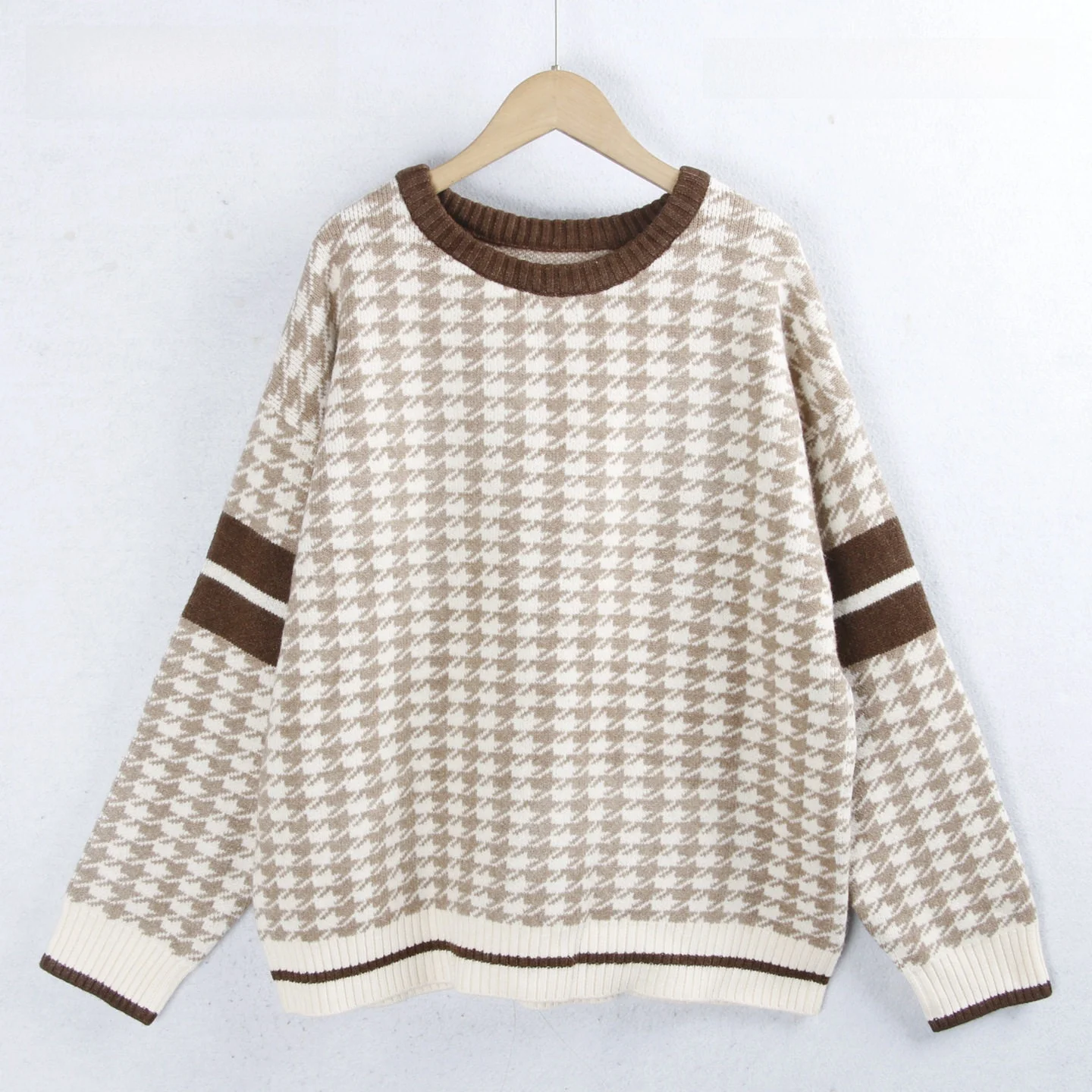 Autumn Winter Knitted Long Sleeve round Neck Sweater in Plaid Pattern Casual Loose Fit Polyester Fiber Girls Fashion Yarn Swe...
Autumn Winter Knitted Long Sleeve round Neck Sweater in Plaid Pattern Casual Loose Fit Polyester Fiber Girls Fashion Yarn Swe...