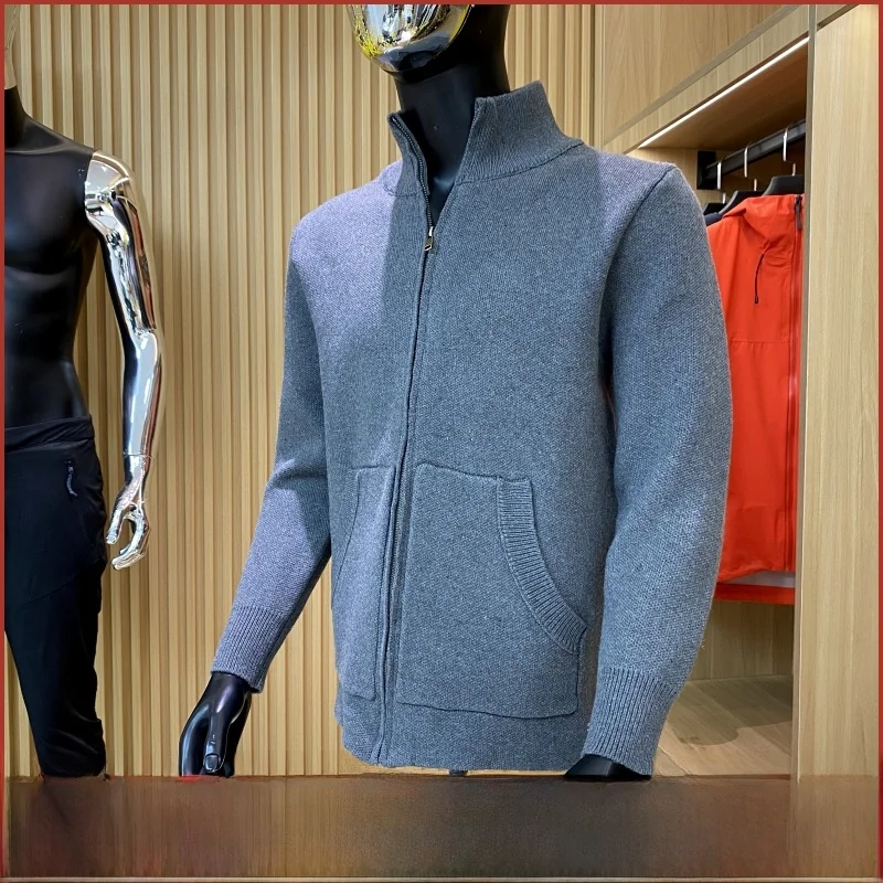 High-End Knitted Men's Simple Collar Sweater Coat New Autumn Winter Faion Ci Sle Long Sve Pure Color Loose Fit Youth
High-End Knitted Men's Simple Collar Sweater Coat New Autumn Winter Faion Ci Sle Long Sve Pure Color Loose Fit Youth