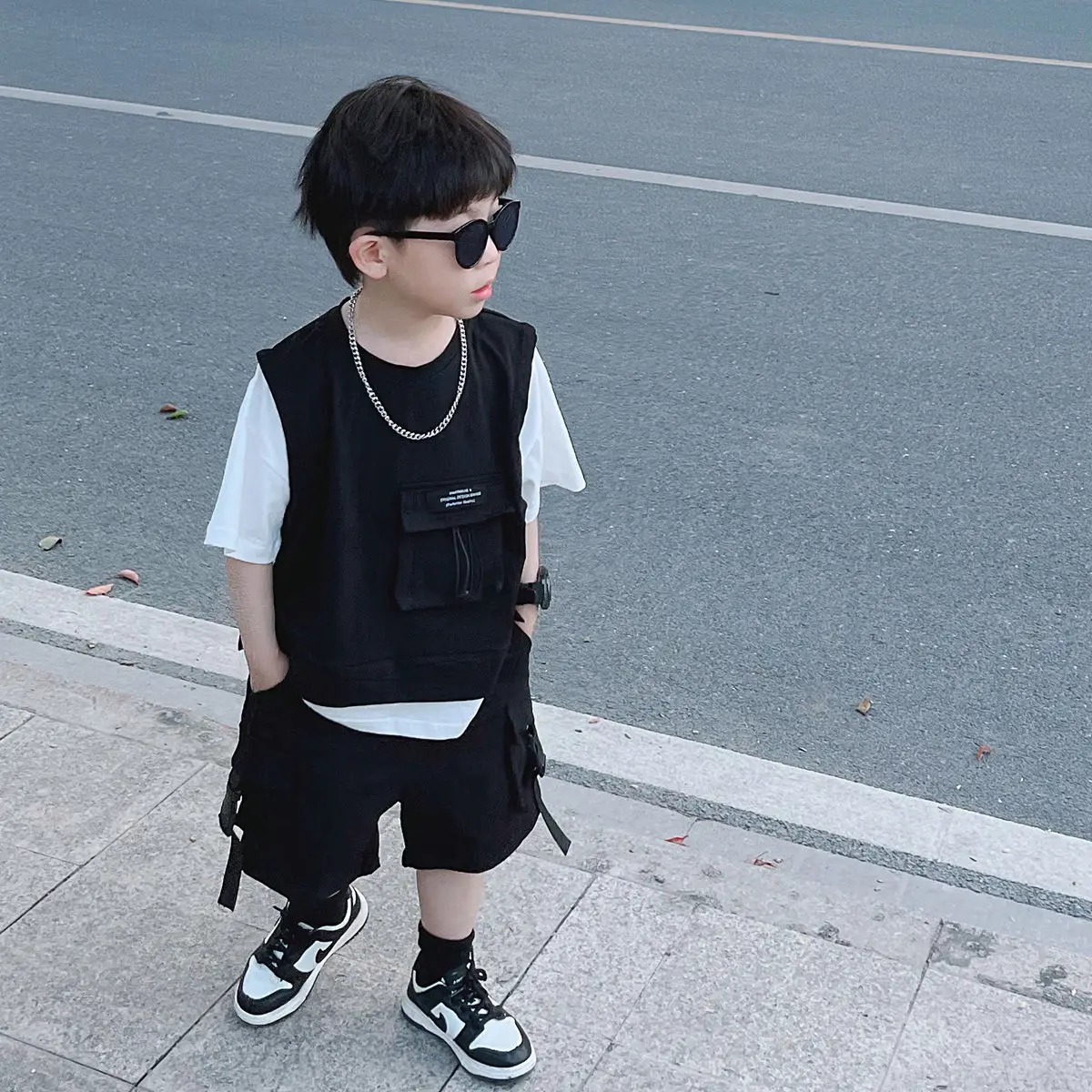 Boys' Summer Set 2025 New Children's Thin Cotton Short sleeved T-shirt+Shorts Summer Wear
Boys' Summer Set 2025 New Children's Thin Cotton Short sleeved T-shirt+Shorts Summer Wear