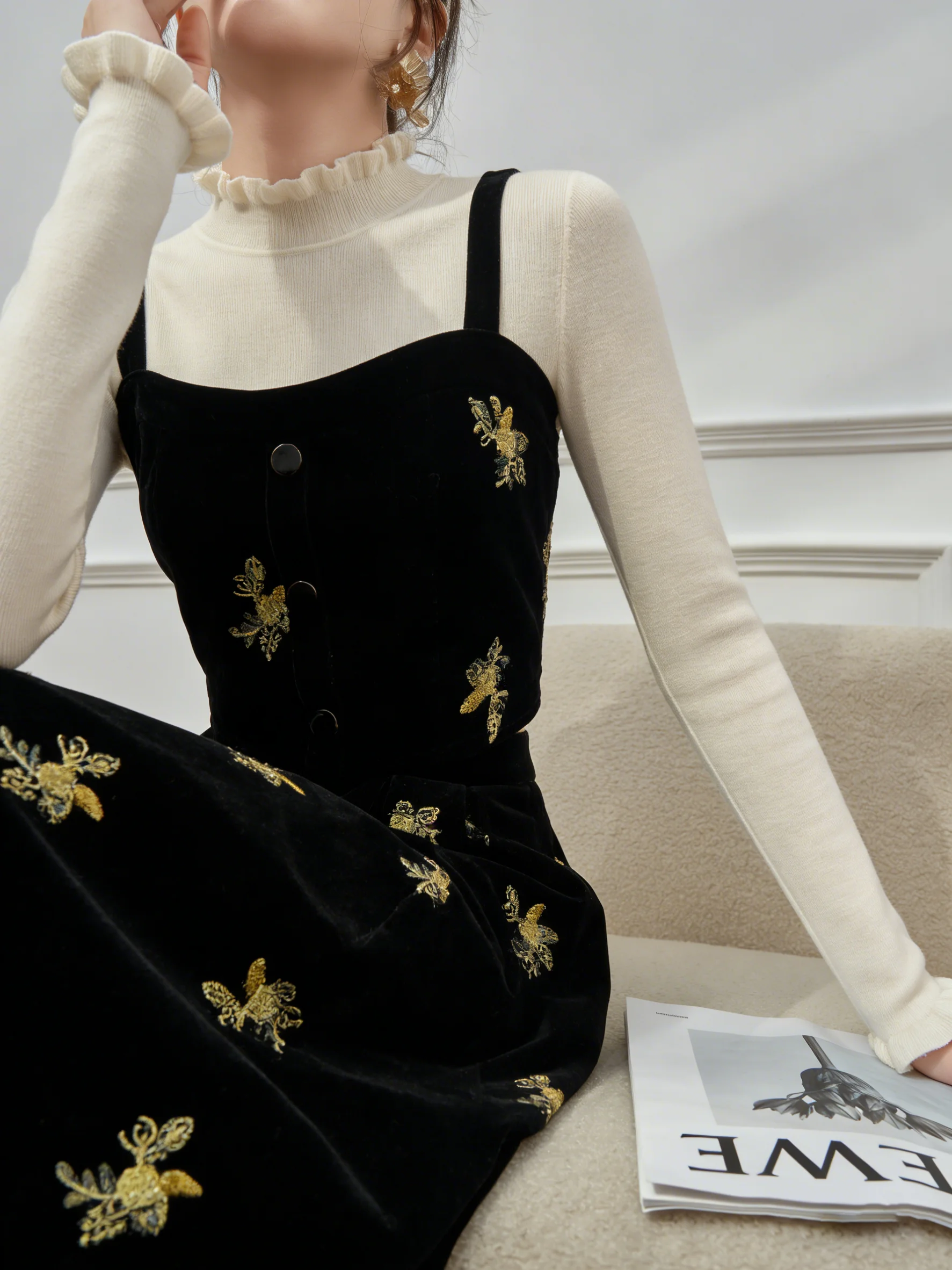 Комплект из бархатной юбки и топа с вышивкой в корейском стиле, шикарный весенний наряд для женщин, с завышенной талией, свободный крой, повседневная одежда
Комплект из бархатной юбки и топа с вышивкой в корейском стиле, шикарный весенний наряд для женщин, с завышенной талией, свободный крой, повседневная одежда