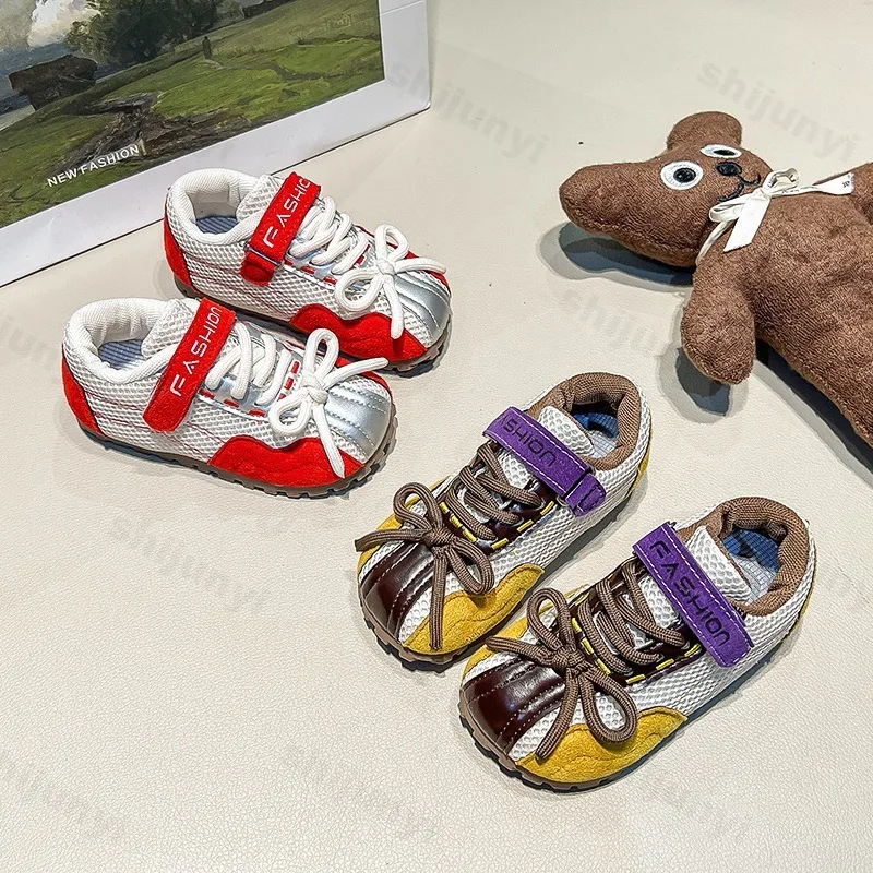 Детская сетчатая дышащая повседневная спортивная обувь с низким берцем, осень 2024, модные ретро-модные универсальные удобные кроссовки на мягкой подошве для мальчиков
Детская сетчатая дышащая повседневная спортивная обувь с низким берцем, осень 2024, модные ретро-модные универсальные удобные кроссовки на мягкой подошве для мальчиков