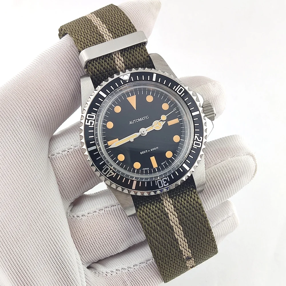 39mm NH35 Watch Black Classic Retro Watch High Quality Sapphire Glass Waterproof Case Luminous Dial Nylon Strap NH35 Watch
39mm NH35 Watch Black Classic Retro Watch High Quality Sapphire Glass Waterproof Case Luminous Dial Nylon Strap NH35 Watch
