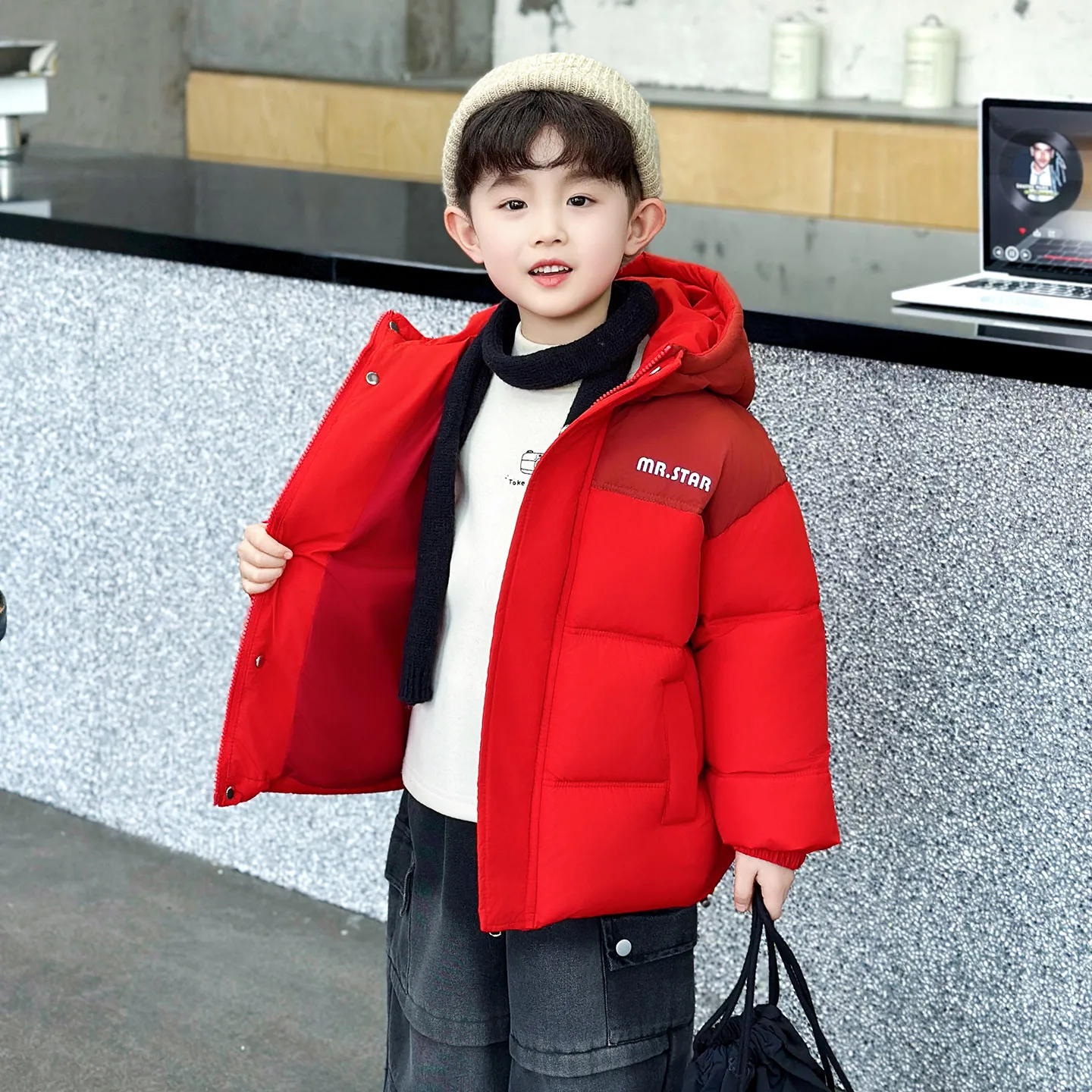 Thiened down Cotton Jaet for Boys Baby Faionable Winter Clothes Stand Fit Home Wear Waterproof Long Sve Zipper
Thiened down Cotton Jaet for Boys Baby Faionable Winter Clothes Stand Fit Home Wear Waterproof Long Sve Zipper