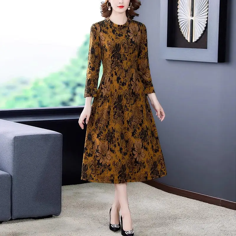 Oversized Velvet Dress Women's 2023 Autumn Winter Fashionable Mother's Improved Qipao Slim Fit Printed Long Bottom Dress z2571
Oversized Velvet Dress Women's 2023 Autumn Winter Fashionable Mother's Improved Qipao Slim Fit Printed Long Bottom Dress z2571