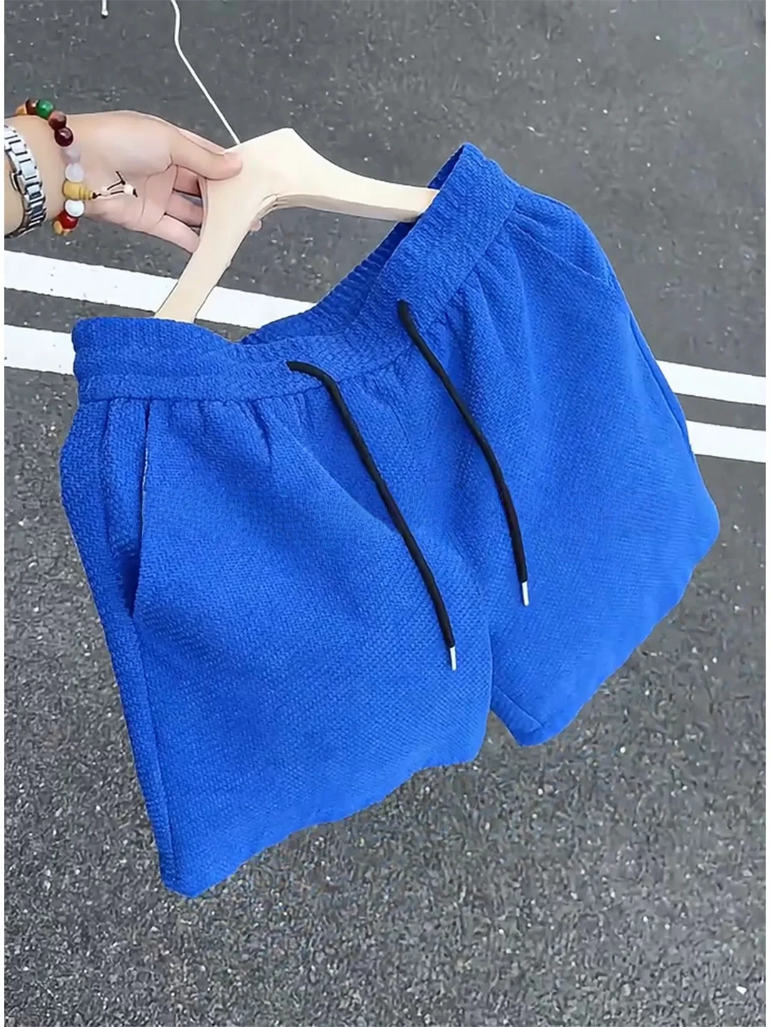 American Style Outdoor Texture Sports Shorts Men's Summer Beach Loose Casual Four-Five Split Pants Trendy Brand Casual Shorts
American Style Outdoor Texture Sports Shorts Men's Summer Beach Loose Casual Four-Five Split Pants Trendy Brand Casual Shorts