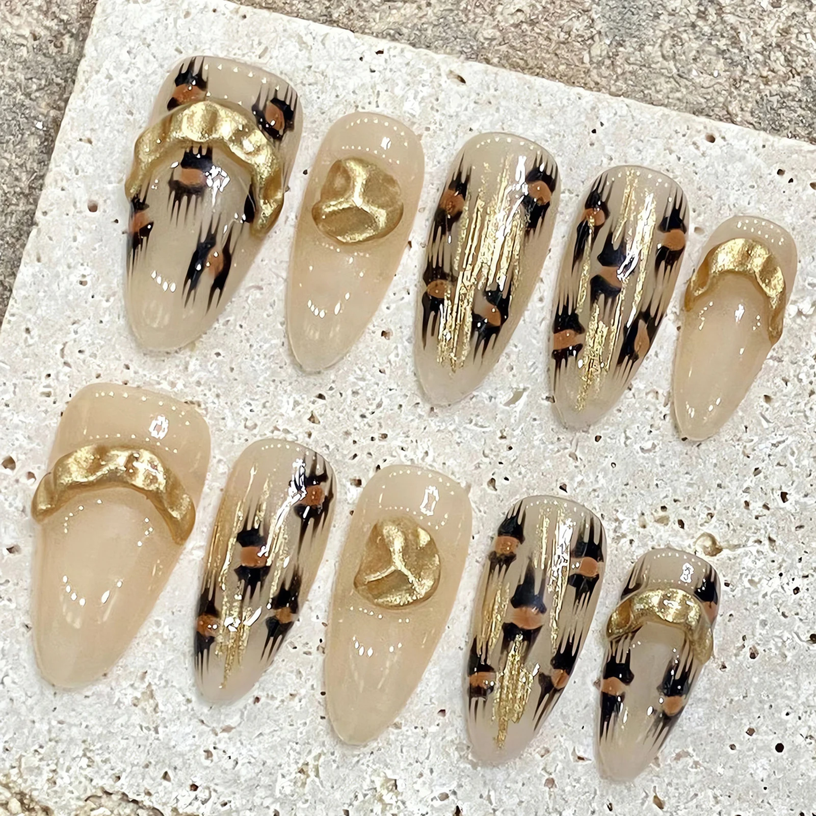 Handmade Press on Nails with Leopard Decor Gold Foil French False Nail Tips Wearable Full Cover Fashion Almond Fake Nails 10pcs
Handmade Press on Nails with Leopard Decor Gold Foil French False Nail Tips Wearable Full Cover Fashion Almond Fake Nails 10pcs