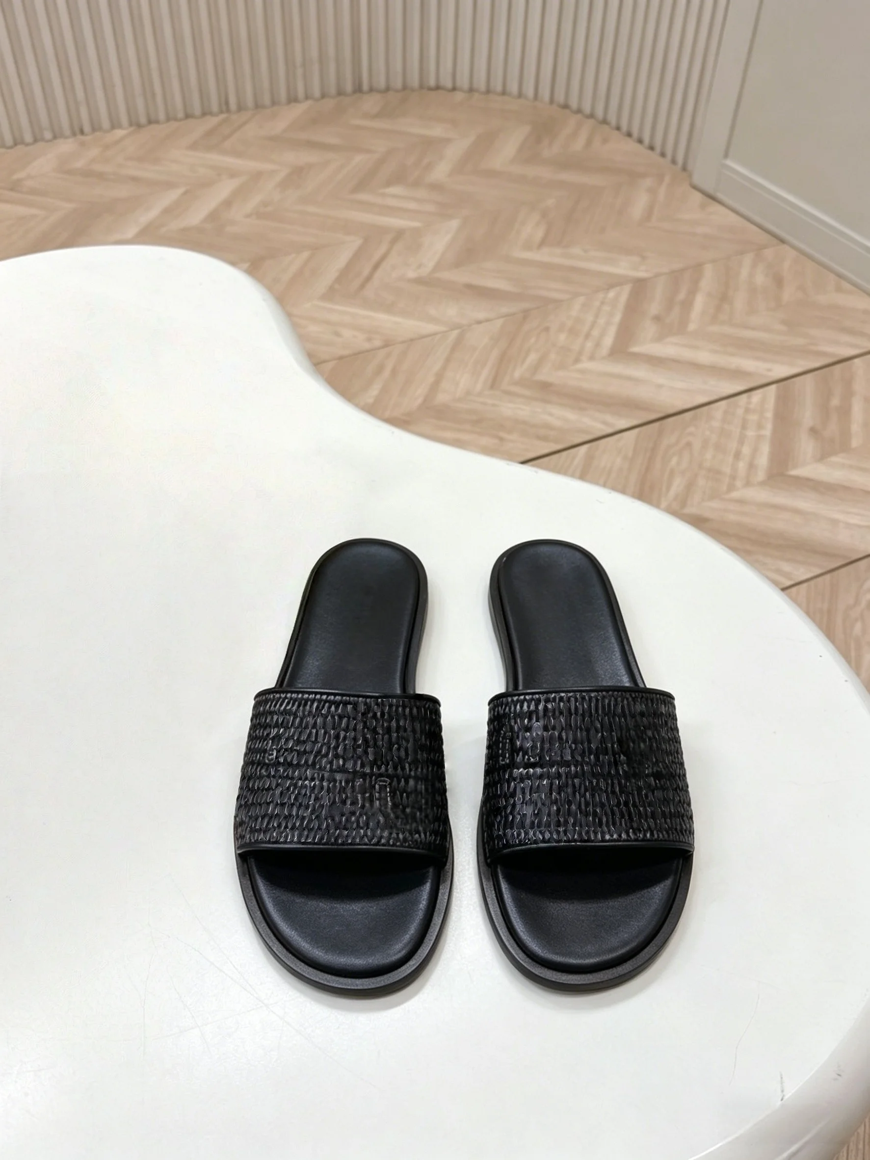 Summer Hot Selling New Woven Sandal Versatile for Outdoor Wear Open Toe Slippers Slippers Casual Beach Shoes Flat Shoes Slippers
Summer Hot Selling New Woven Sandal Versatile for Outdoor Wear Open Toe Slippers Slippers Casual Beach Shoes Flat Shoes Slippers