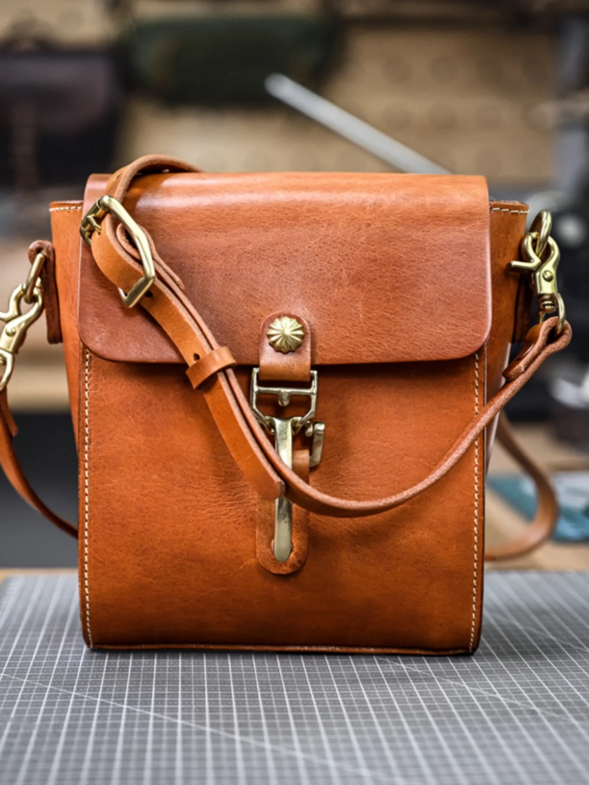 organizers designers handmade genuine leather men's phone shoulder bag vintage real cow leather women's small crossbody bag
organizers designers handmade genuine leather men's phone shoulder bag vintage real cow leather women's small crossbody bag