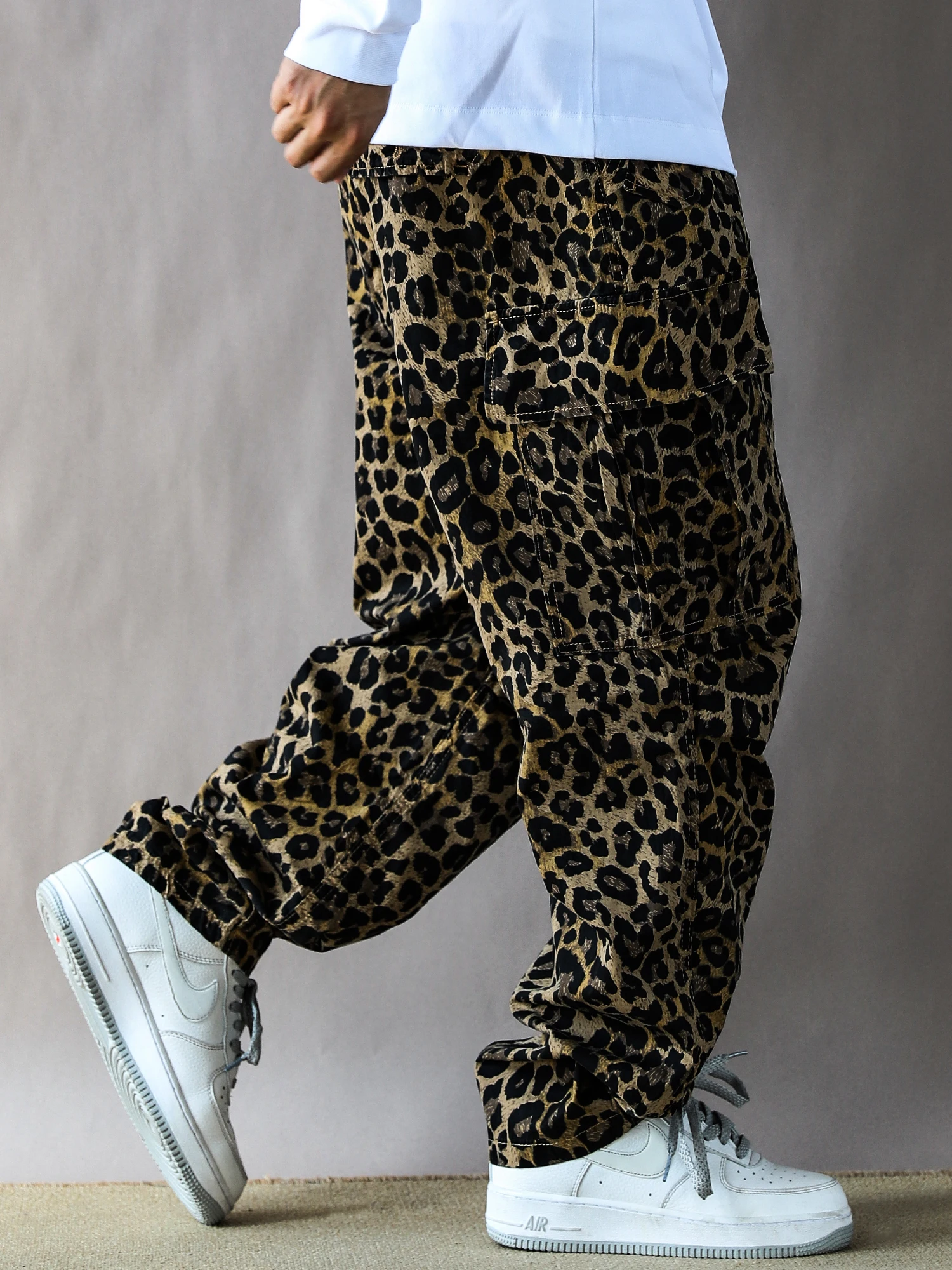 Мужские повседневные брюки в американском ретро-стиле, свободные, прямого кроя, с широкими штанинами, с леопардовым принтом, хлопковые, весна-осень, новинка, длинные брюки
Мужские повседневные брюки в американском ретро-стиле, свободные, прямого кроя, с широкими штанинами, с леопардовым принтом, хлопковые, весна-осень, новинка, длинные брюки
