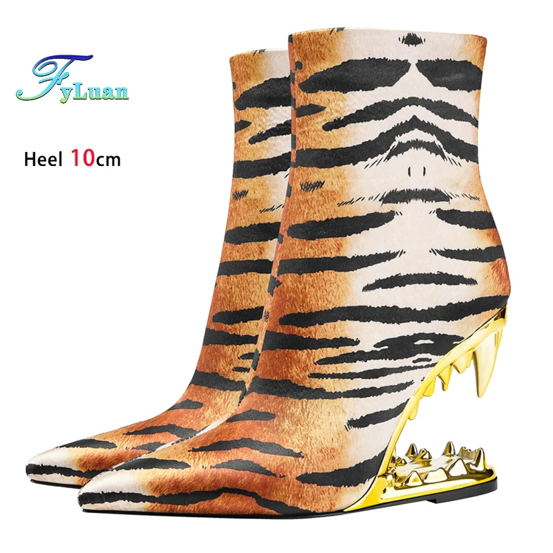 2025 Strange Style Wedges Heel Winter Boots 10CM Teeth Heel Fashion Tiger Stripe Pointed Toe Short Booties For Women Party Shoes
2025 Strange Style Wedges Heel Winter Boots 10CM Teeth Heel Fashion Tiger Stripe Pointed Toe Short Booties For Women Party Shoes