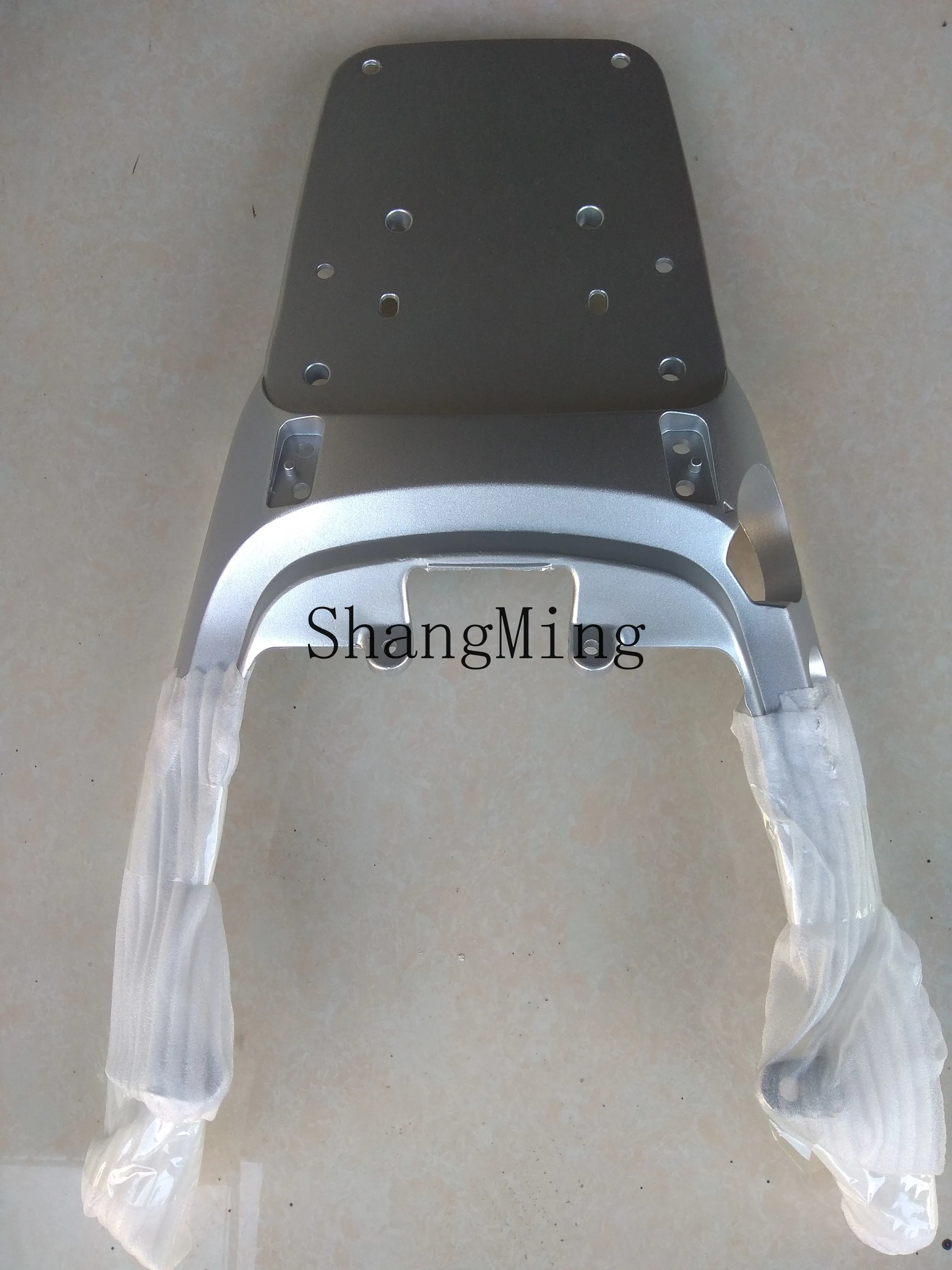CL is suitable for Haojue Yuexing Shelf HJ125T-9-9C-9D Aluminum Alloy Shelf Tail Box Seat Original Motorcycle Parts
CL is suitable for Haojue Yuexing Shelf HJ125T-9-9C-9D Aluminum Alloy Shelf Tail Box Seat Original Motorcycle Parts