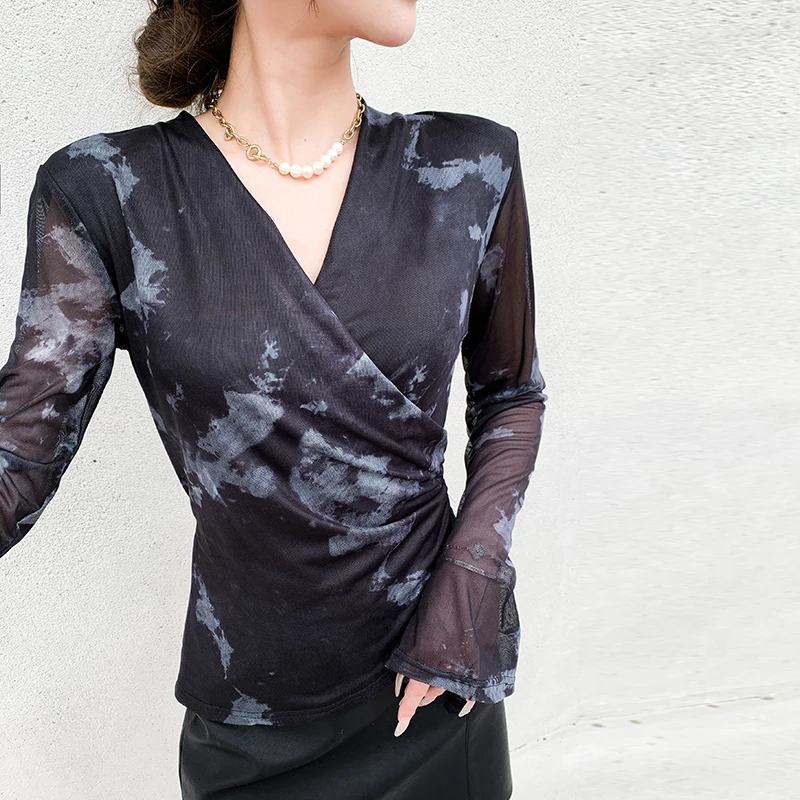 2025,New,European,Clothes,Thin,Mesh,T-Shirt,Fashion,Sexy,V-Neck,Print,Irregular,Women,Tops,Long Sleeve,Bottoming Shirt,Tees,5902 
2025,New,European,Clothes,Thin,Mesh,T-Shirt,Fashion,Sexy,V-Neck,Print,Irregular,Women,Tops,Long Sleeve,Bottoming Shirt,Tees,5902
