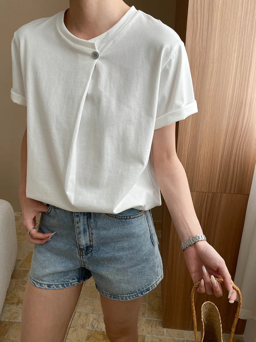 CALYMIX 2025 Irregular Pleated One Button White Round Neck Loose Slimming Short Sleeved T-shirt
CALYMIX 2025 Irregular Pleated One Button White Round Neck Loose Slimming Short Sleeved T-shirt