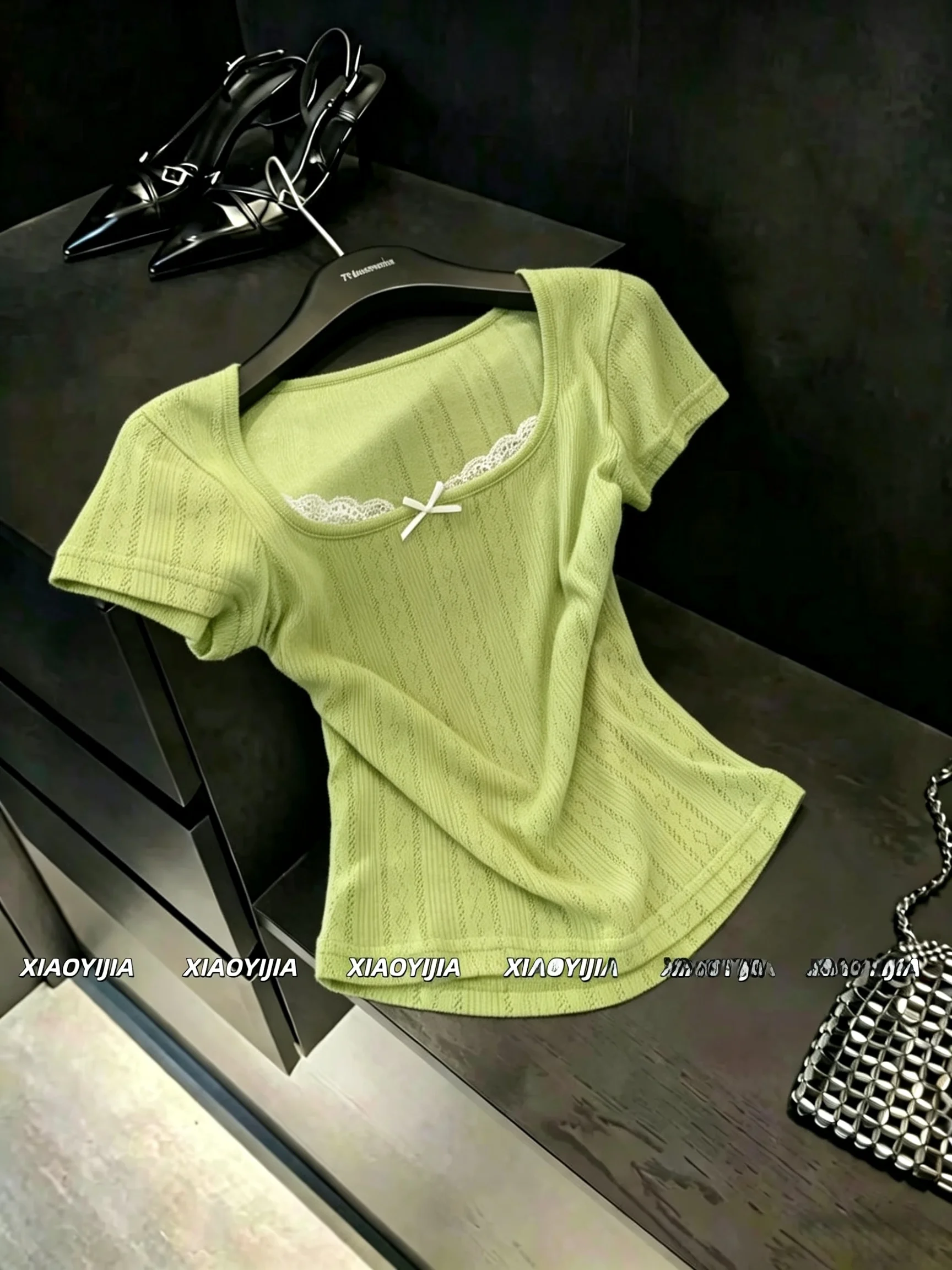 High-End Women's Lace Splice Short Sleeve T-Shirt Square Collar Slimming Summer Top Soft Wool Knitted Cleanfit Loose Style
High-End Women's Lace Splice Short Sleeve T-Shirt Square Collar Slimming Summer Top Soft Wool Knitted Cleanfit Loose Style
