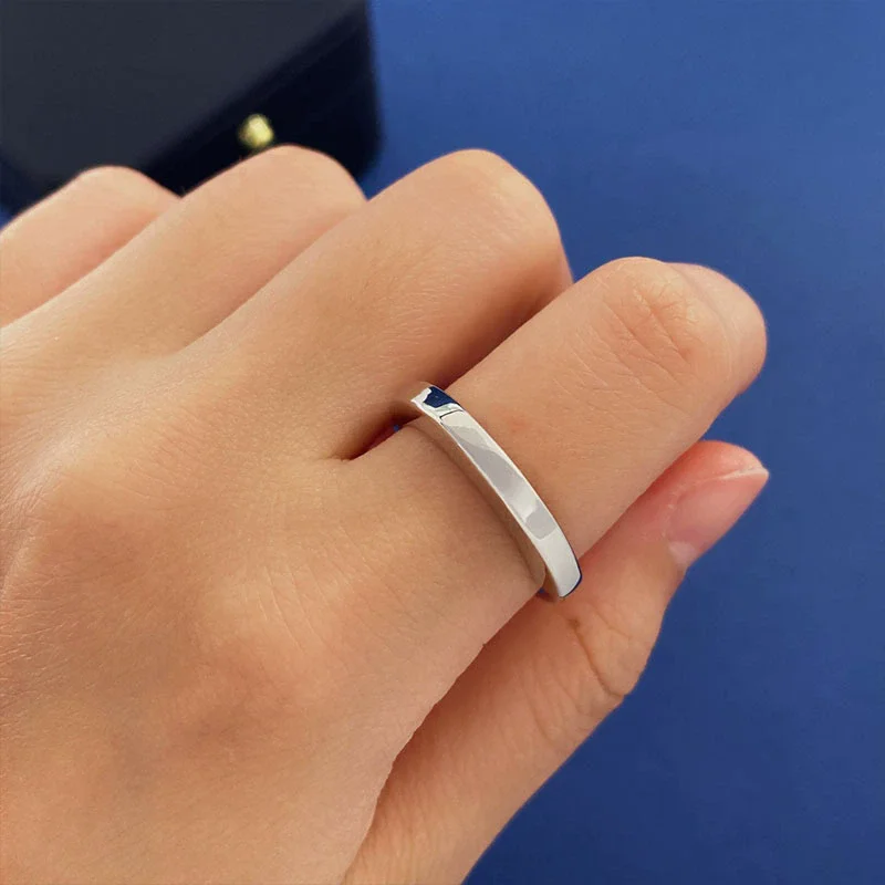 couple rings Oval rose gold half diamond two-color ring Light luxury customized jewelry
couple rings Oval rose gold half diamond two-color ring Light luxury customized jewelry