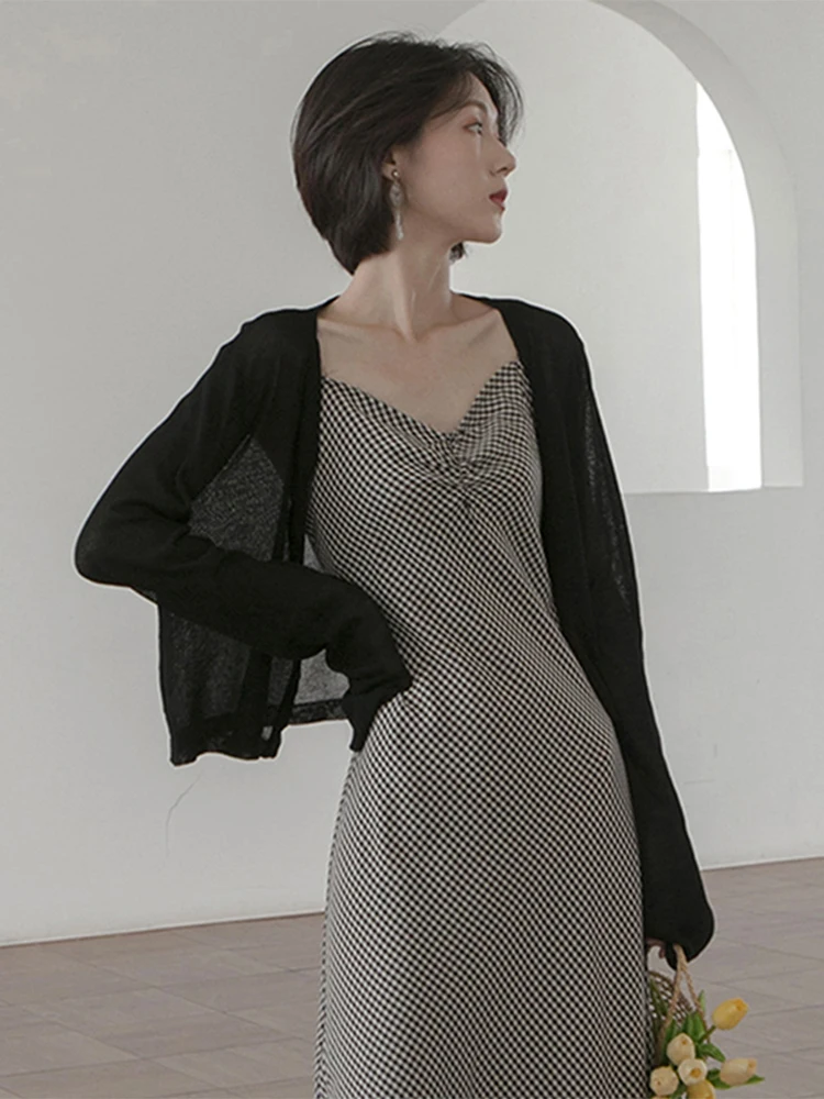 Ice Silk Knitted Light Weight Women's Cardigan Spring Autumn Summer Outerwear V-Neck Long Sleeve Loose Fit Air Conditioning C...
Ice Silk Knitted Light Weight Women's Cardigan Spring Autumn Summer Outerwear V-Neck Long Sleeve Loose Fit Air Conditioning C...