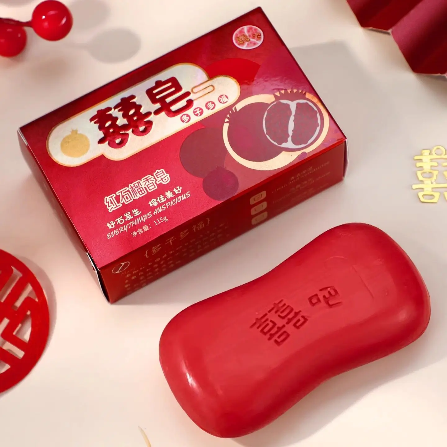 Свадебное мыло с красным гранатом, китайский подарочный набор для молодоженов, подарочная коробка для невесты, свадебный сувенир.
Свадебное мыло с красным гранатом, китайский подарочный набор для молодоженов, подарочная коробка для невесты, свадебный сувенир.