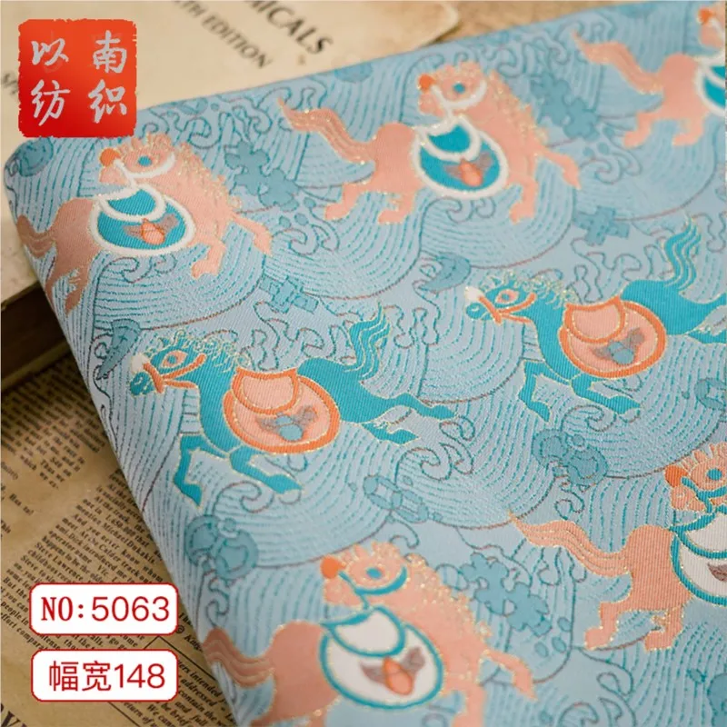 Blue imitation Song brocade jacquard waistcoat yarn-dyed fabric Chinese cheongsam
Blue imitation Song brocade jacquard waistcoat yarn-dyed fabric Chinese cheongsam