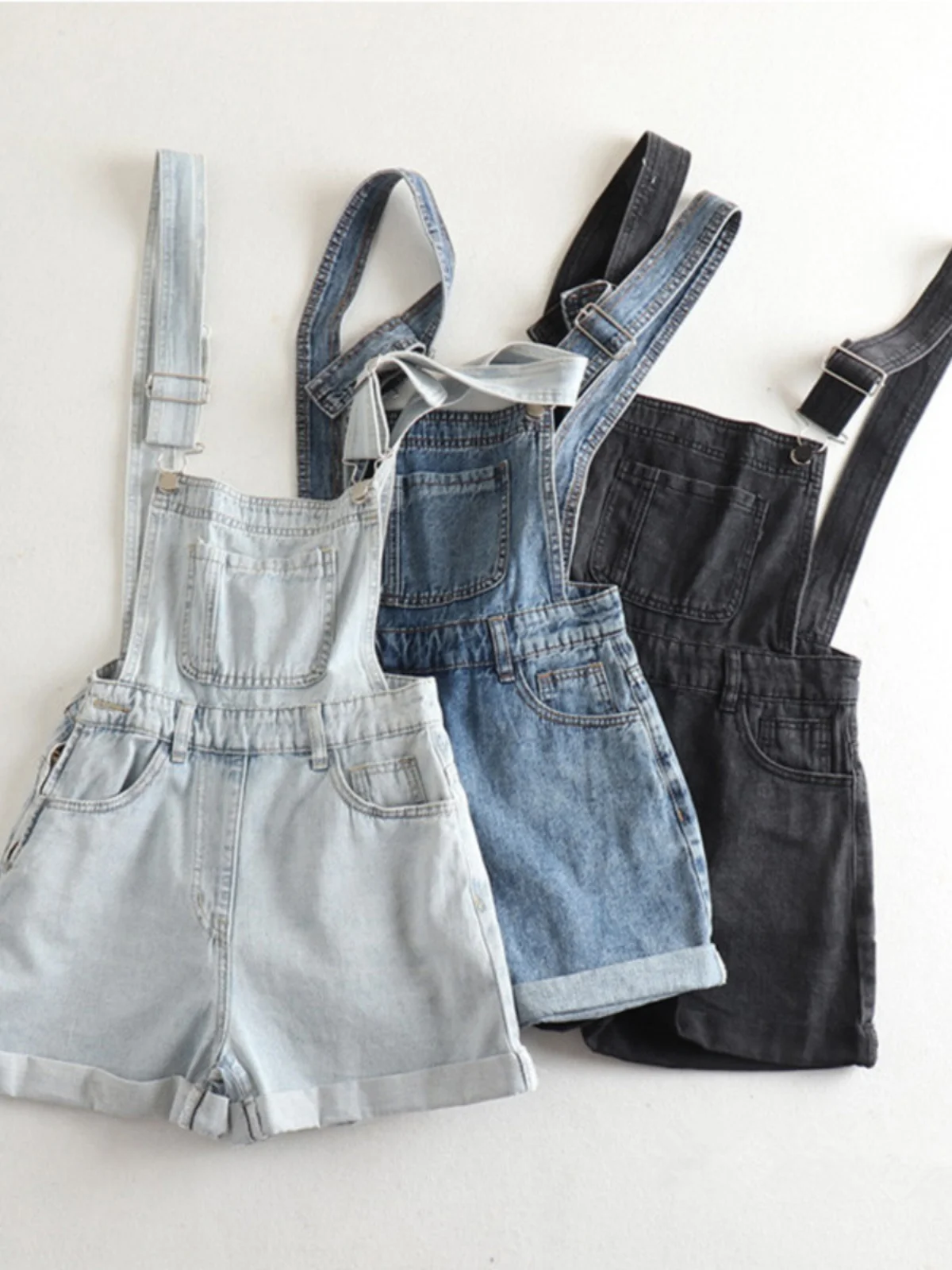 Ретро-комбинезон из денима в гонконгском стиле для женщин, с высокой талией, короткие брюки, корейская мода, эффект утягивания талии, летняя коллекция
Ретро-комбинезон из денима в гонконгском стиле для женщин, с высокой талией, короткие брюки, корейская мода, эффект утягивания талии, летняя коллекция