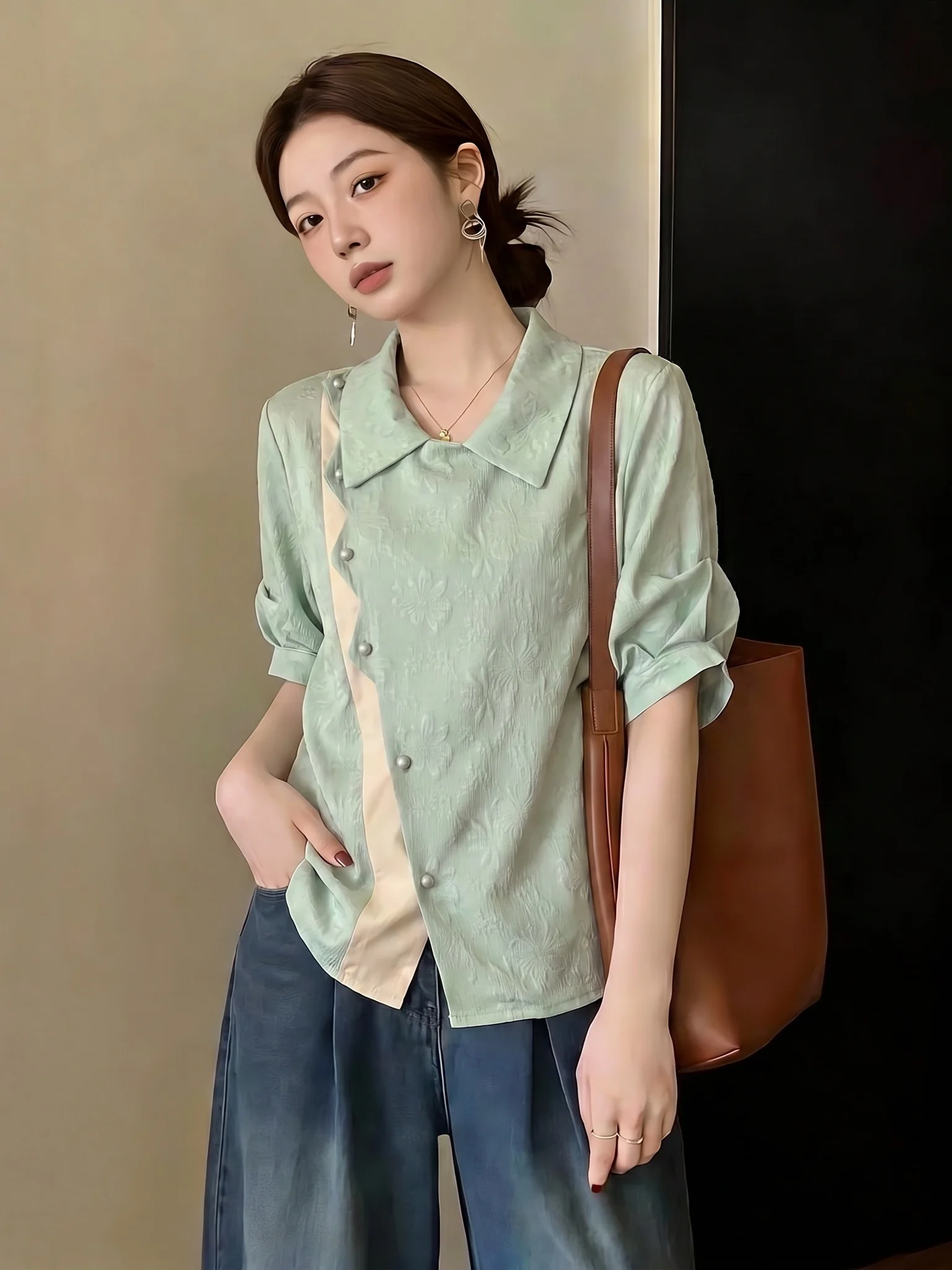 New Chinese Style Green Floral Embroidery Short Sleeve Shirt Women's Summer 2026 plus Size Beautiful Top Commute Style
New Chinese Style Green Floral Embroidery Short Sleeve Shirt Women's Summer 2026 plus Size Beautiful Top Commute Style