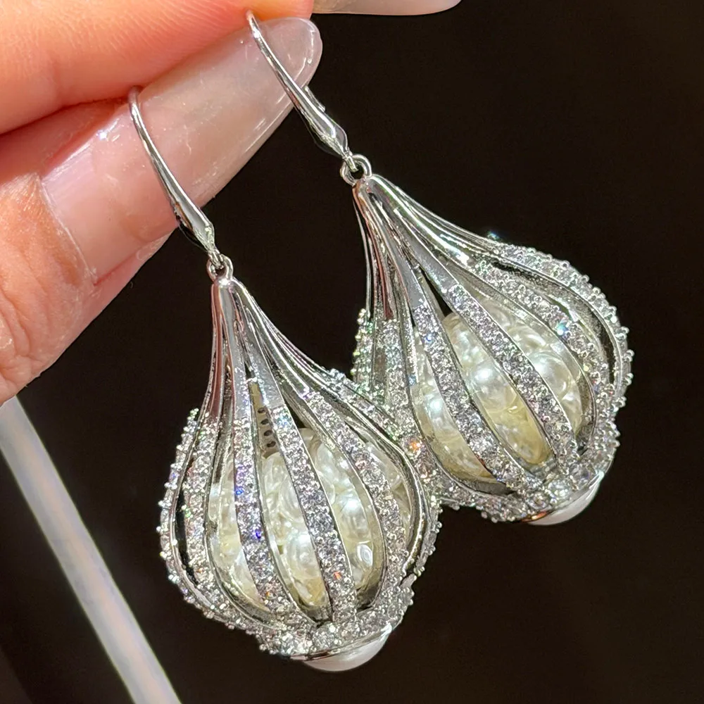 Korean Fashion Zircon Long Temperament Luxury Fashion Fringed Earrings
Korean Fashion Zircon Long Temperament Luxury Fashion Fringed Earrings