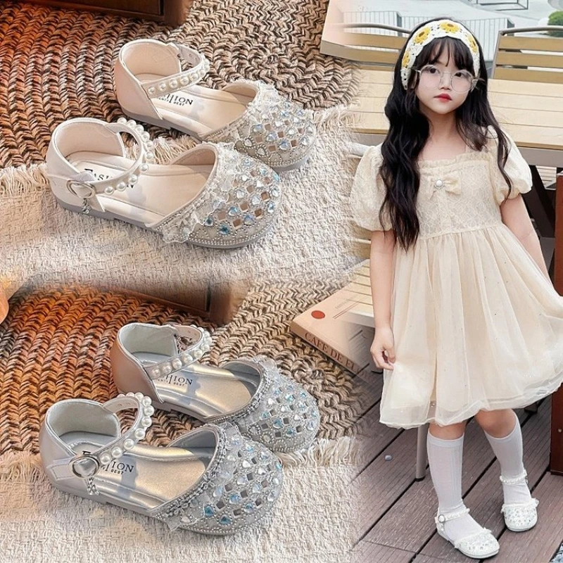 Summer Girl Luxury Rhinestone Sandals Trendy Princess Fashion Kids Dress Shoes Korean Style Non-slip Children Party Flat Sandals
Summer Girl Luxury Rhinestone Sandals Trendy Princess Fashion Kids Dress Shoes Korean Style Non-slip Children Party Flat Sandals