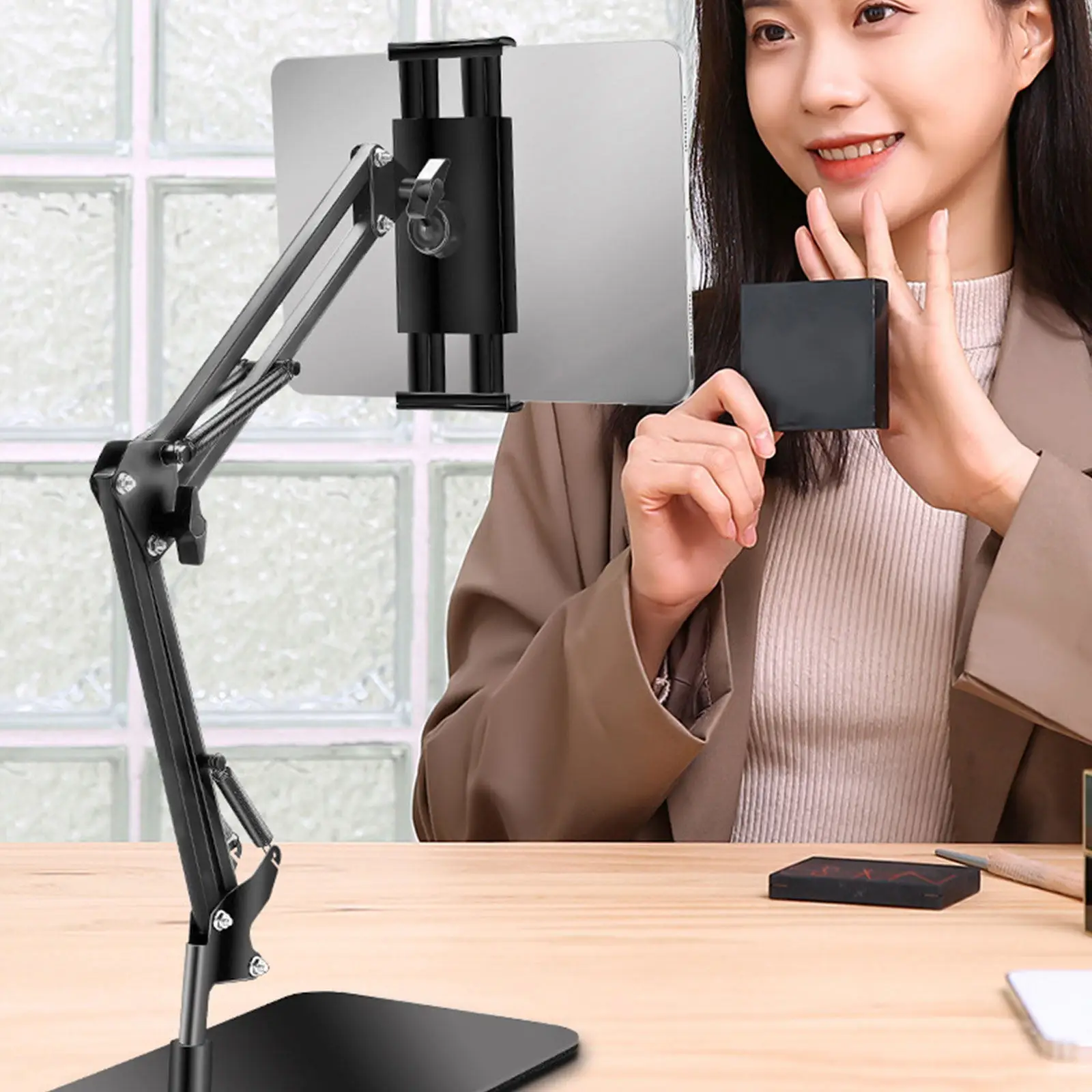 Adjustable Mobile Phone Holder Desktop Stand Flexible Tablet Pc Holder Stable Support for Watching Videos Webcasts
Adjustable Mobile Phone Holder Desktop Stand Flexible Tablet Pc Holder Stable Support for Watching Videos Webcasts