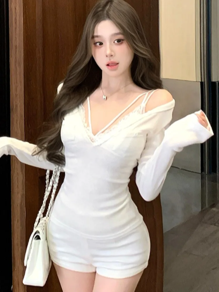 Autumn Winter New Style Pure Desire Spicy Girl White Lace Inner Wear Large V Neck T Shirt Women High Elasticity Slim Fit Vers...
Autumn Winter New Style Pure Desire Spicy Girl White Lace Inner Wear Large V Neck T Shirt Women High Elasticity Slim Fit Vers...